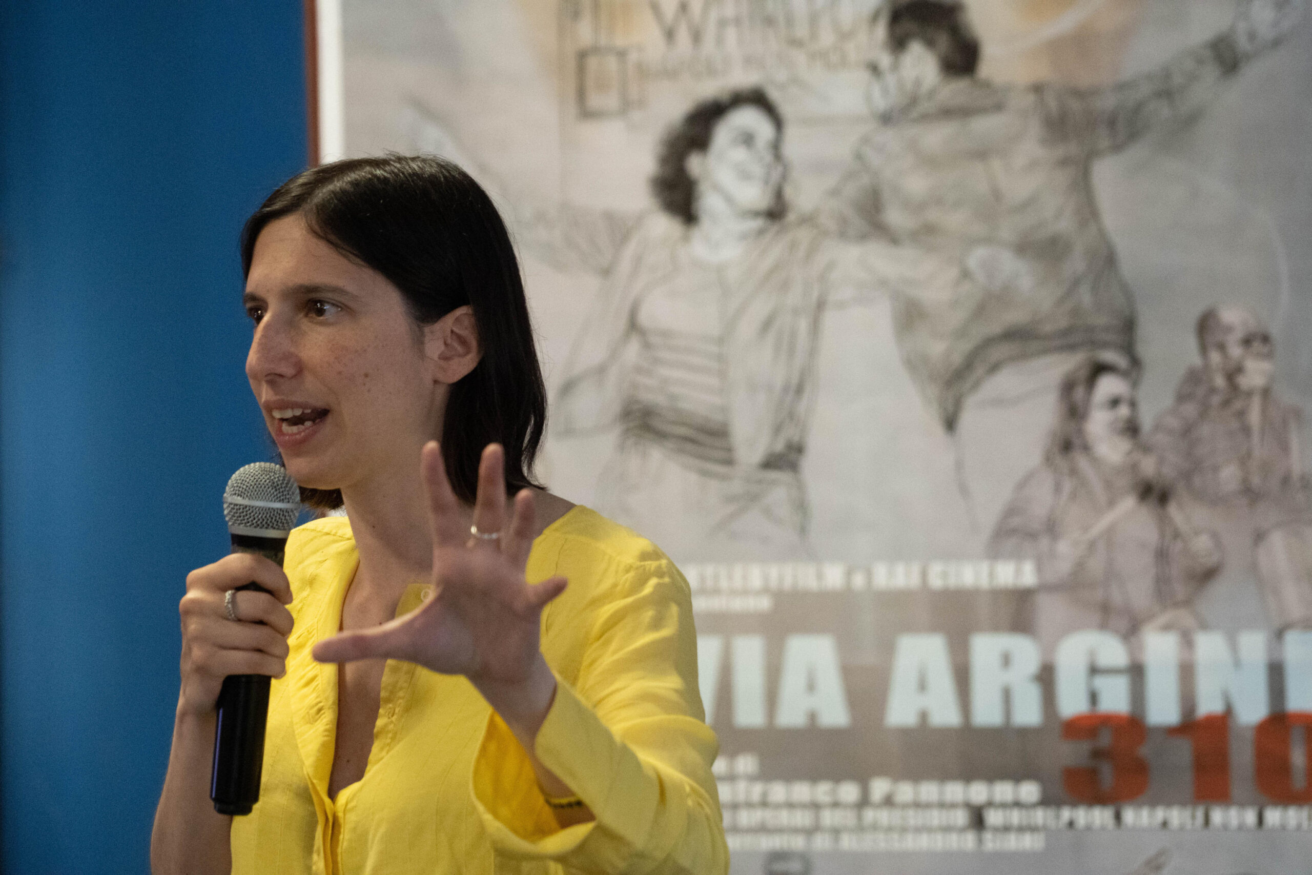 La segretaria del Pd, Elly Schlein, all'assemblea di Articolo Uno presso la ex Whirlpool di Napoli, 11 giugno 2023.
ANSA/CESARE ABBATE