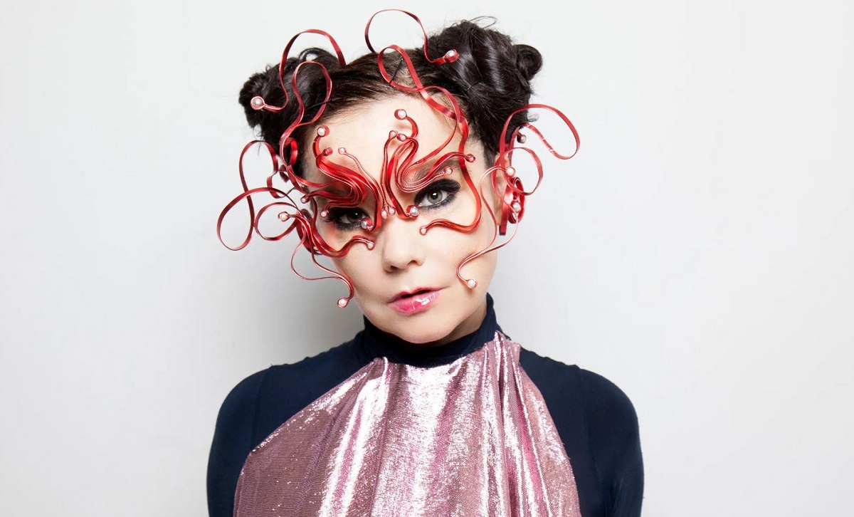 Björk e il sessismo nell’industria musicale: «Non vedo l’ora di sentire nuova musica scritta da donne»