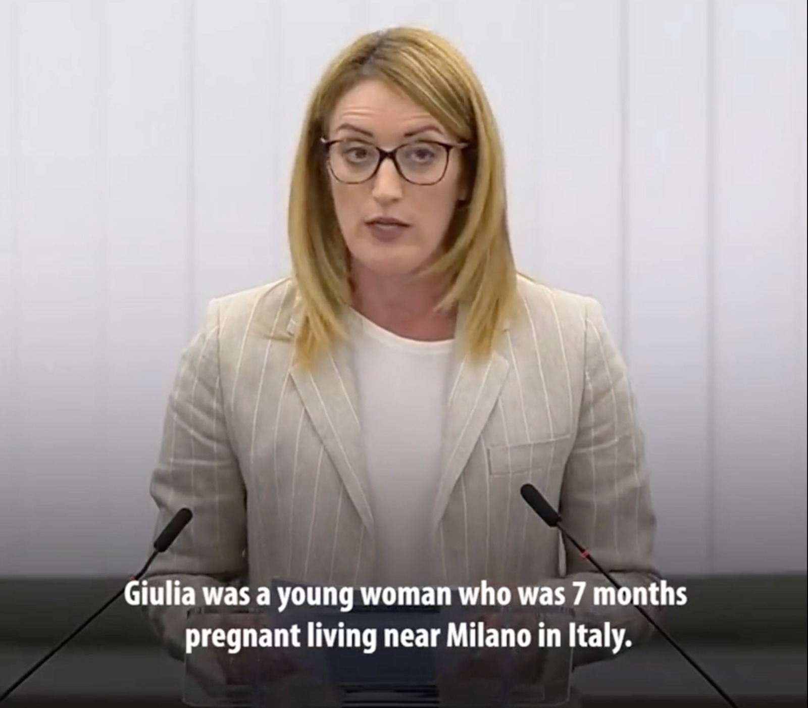 Homenagem do Parlamento Europeu a Giulia Tramontano.  Metsola: “Roubado cedo demais, agora é o suficiente para matar mulheres” – O vídeo