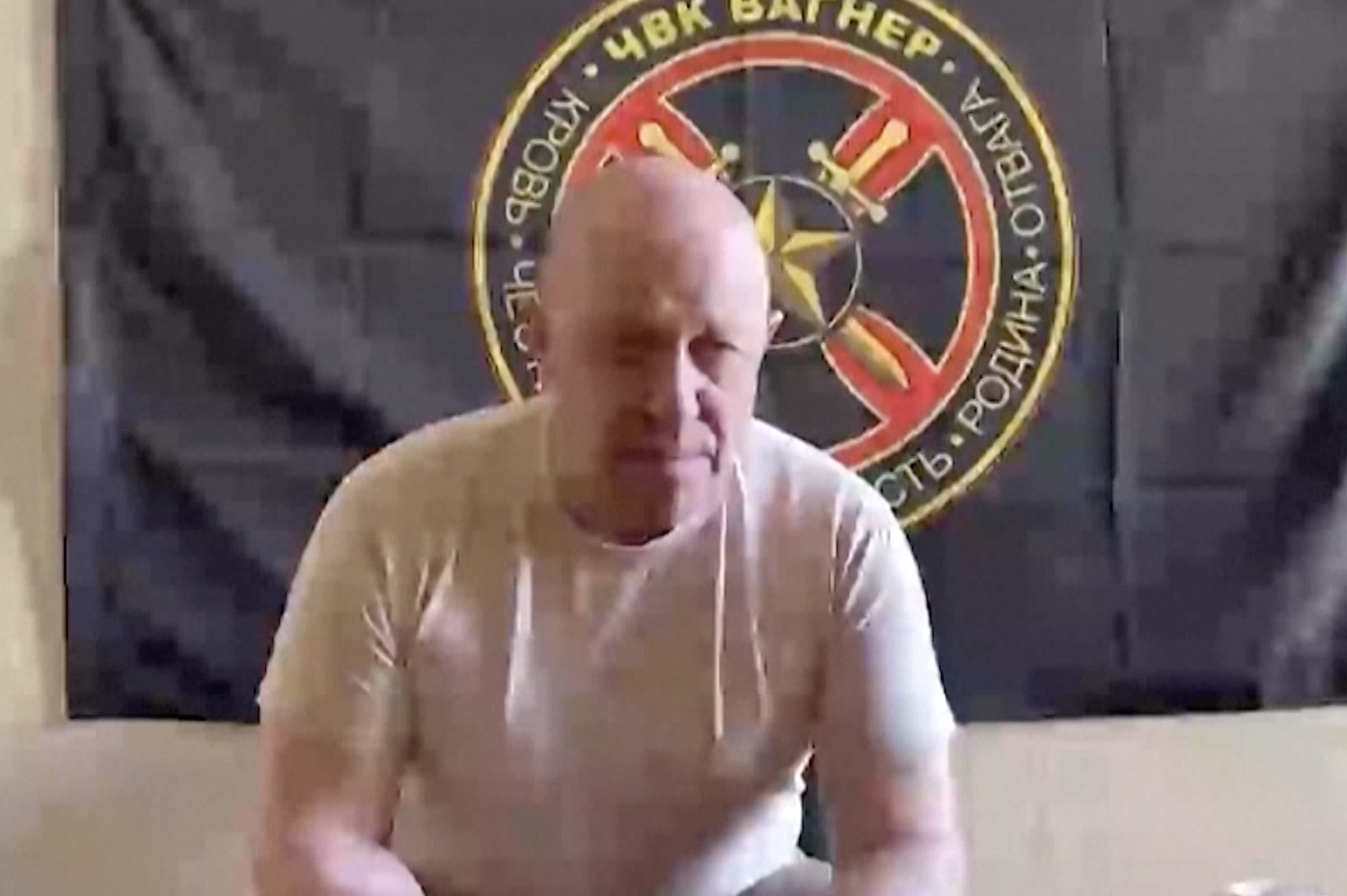 La versione di Prigozhin sulle falsità dietro l’invasione russa in Ucraina, il video che imbarazza Mosca. Crosetto: «Squarcia un velo di omertà»
