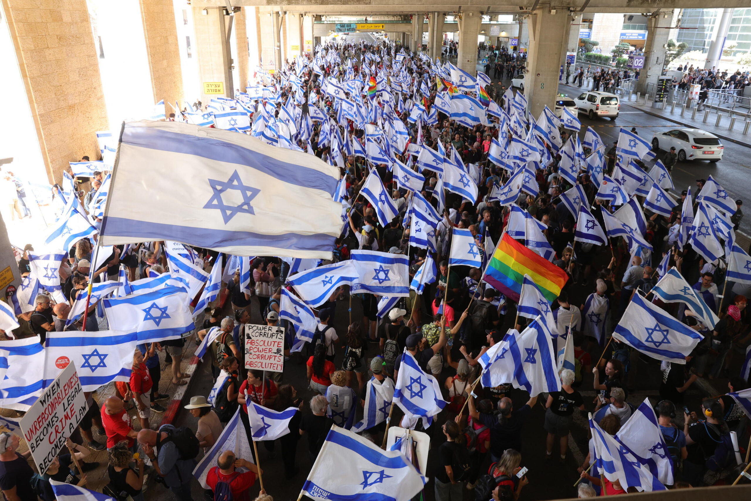 epa10739371 Anti government protesters rally during a protest against the justice system reform, at the Ben Gurion international airport, outside of Tel Aviv, Israel, 11 July 2023. Mass protests continue across the country against the government justice system reform plan.  EPA/ABIR SULTAN