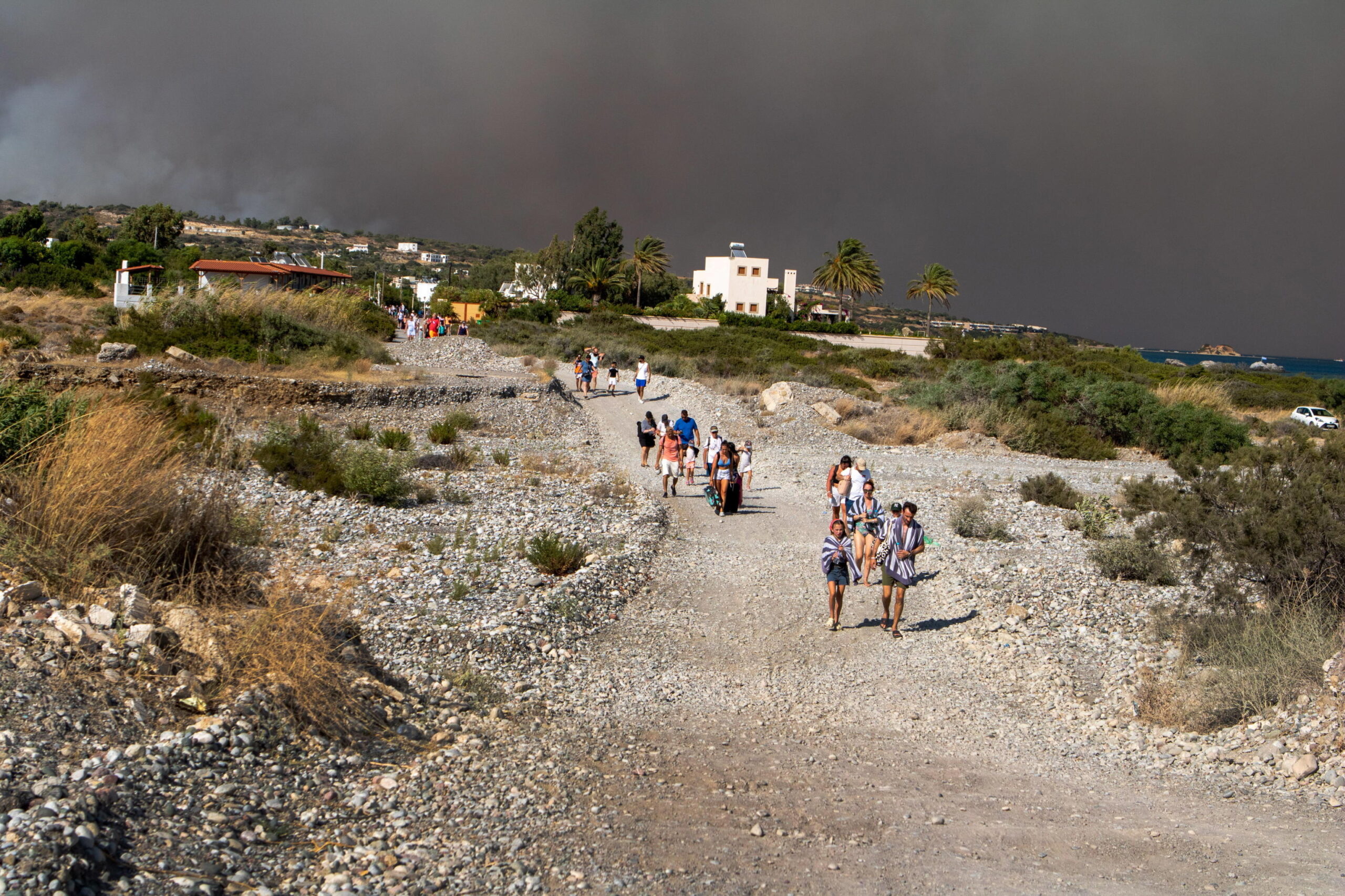 Grecia Incendi Fuori Controllo Sull isola Di Rodi Distrutti Hotel E Grecia Incendi Fuori Controllo Sull isola Di Rodi Distrutti Hotel E