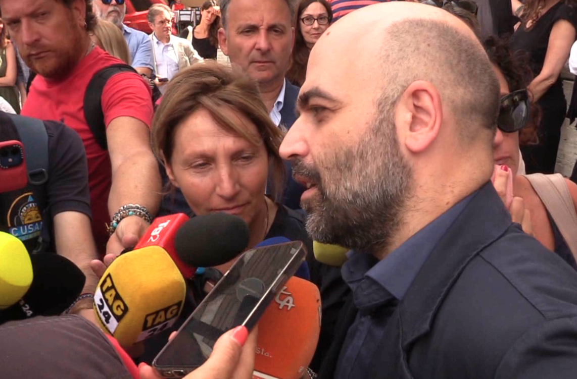 Saviano ricorda Purgatori col pensiero alla Rai: «Lui sapeva da che parte stare: lezione preziosa in un’epoca di codardi prudenti» – Il video