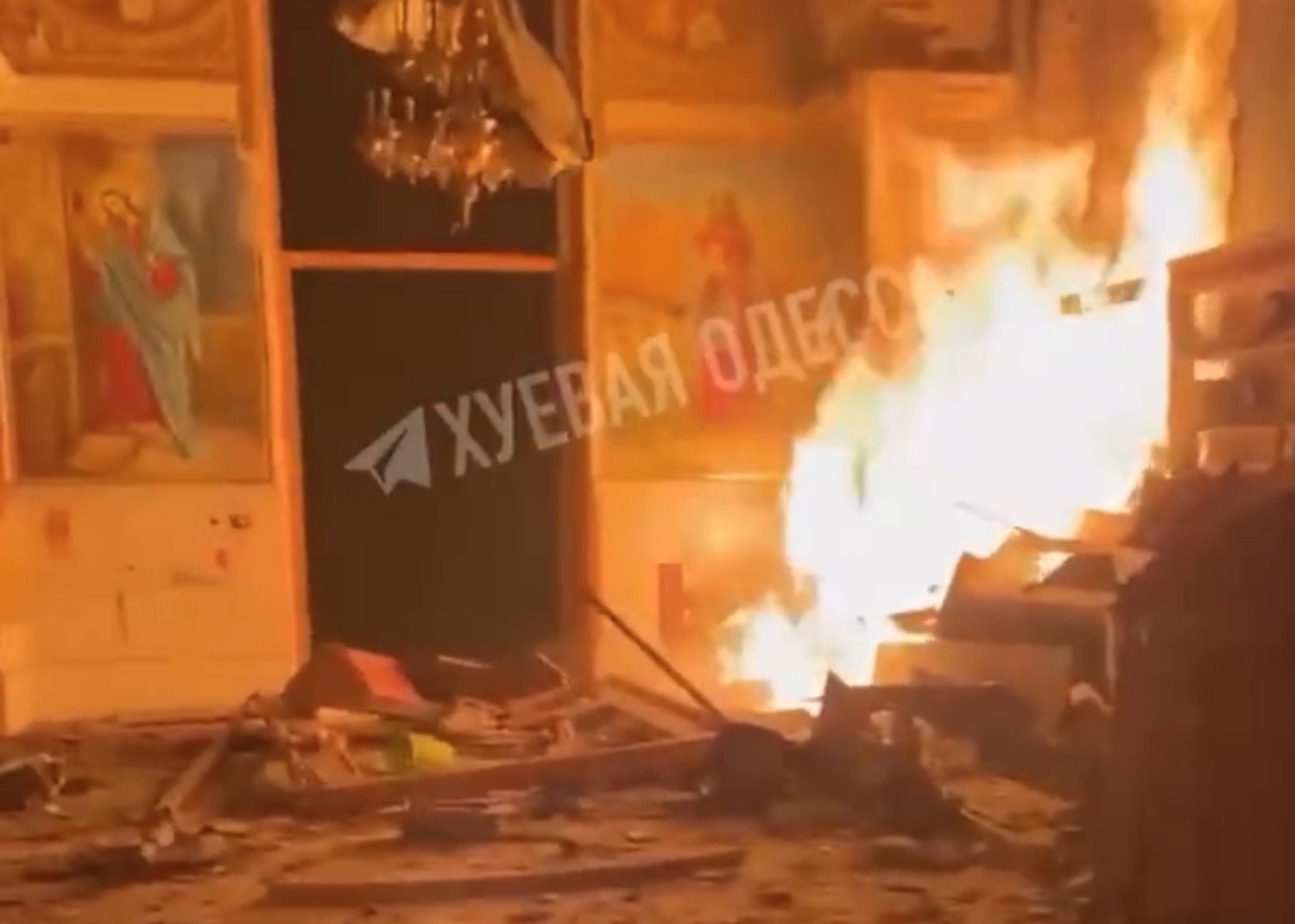Bombe russe su Odessa, colpita la cattedrale ortodossa (benedetta dal patriarca Kirill) – Il video