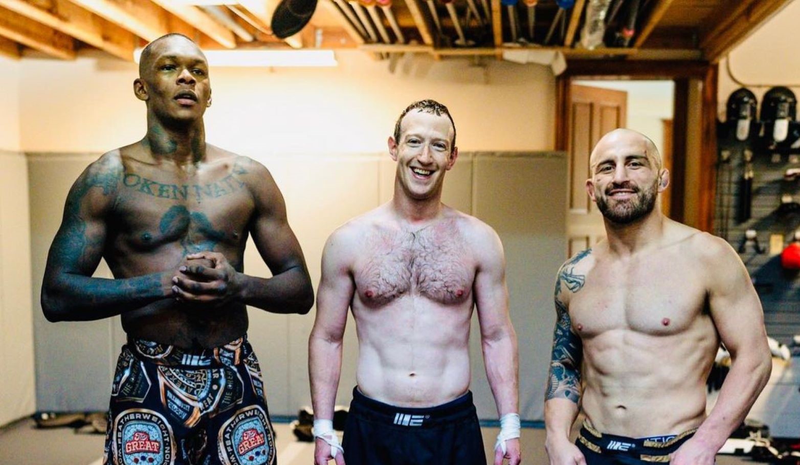 Mark Zuckerberg si allena con i campioni della Mma Israel Adesanya e Alexander Volkanoski. Sfida a Musk? – Il video