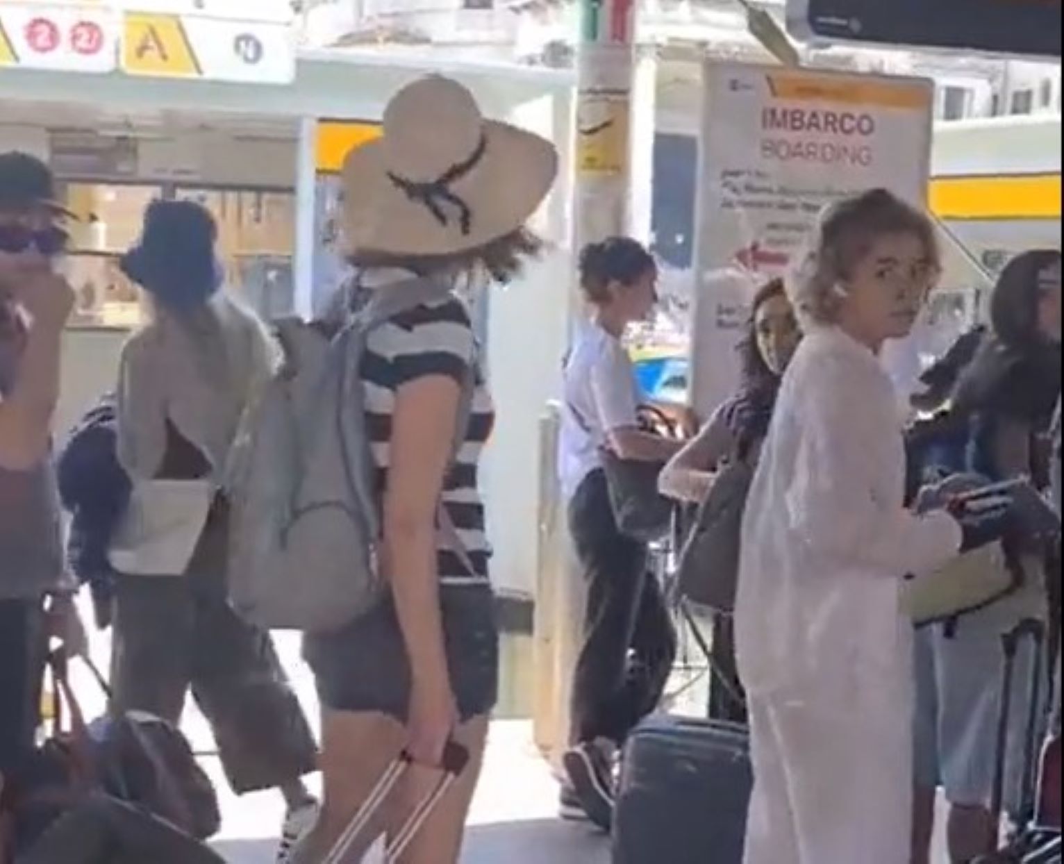 Venezia, città di turismo di massa e di borseggiatori. Come nasce il tormentone “attenzione pickpocket” – Il video