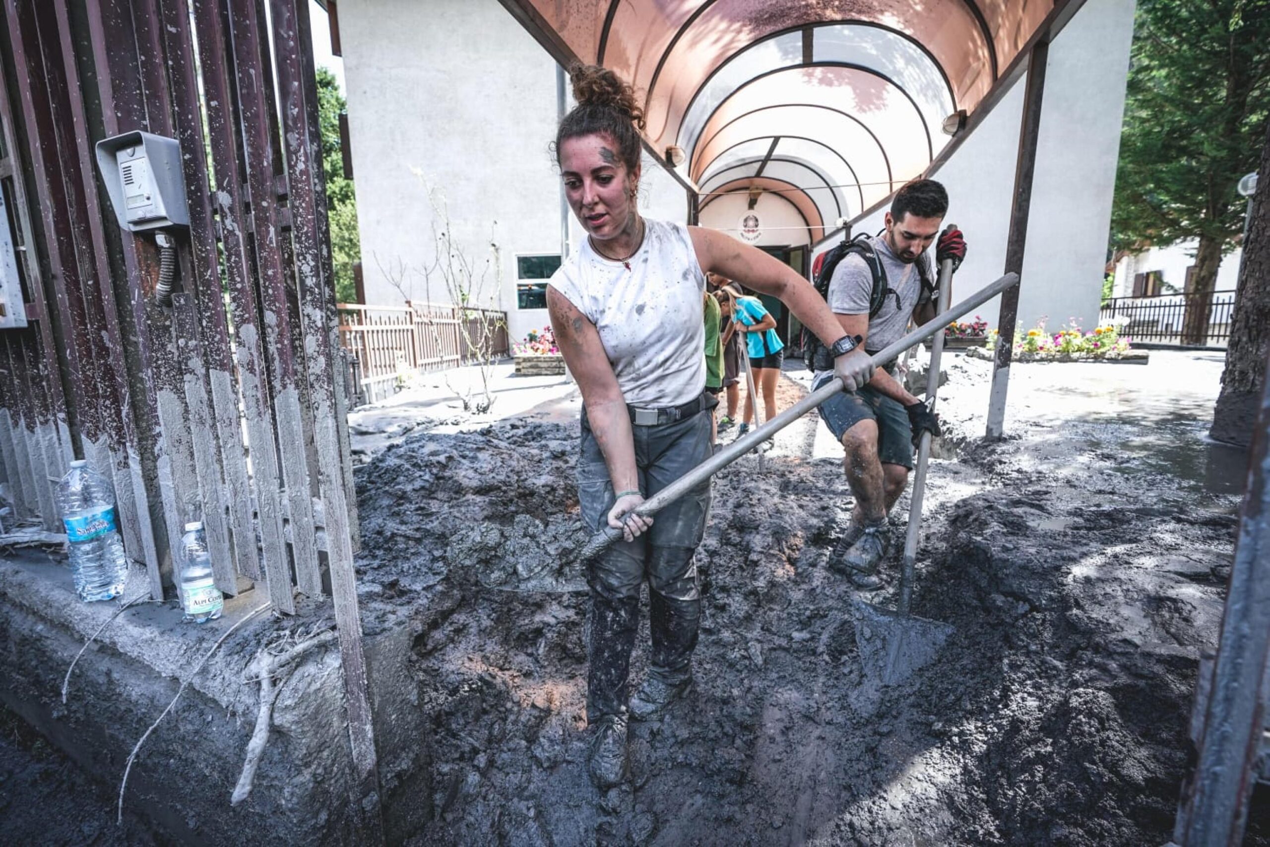 An image of the day after in Bardonecchia, in addition to the road connections, at the moment there are problems with the water and gas networks, the telephone lines are being restored.   ANSA/TINO ROMANO
