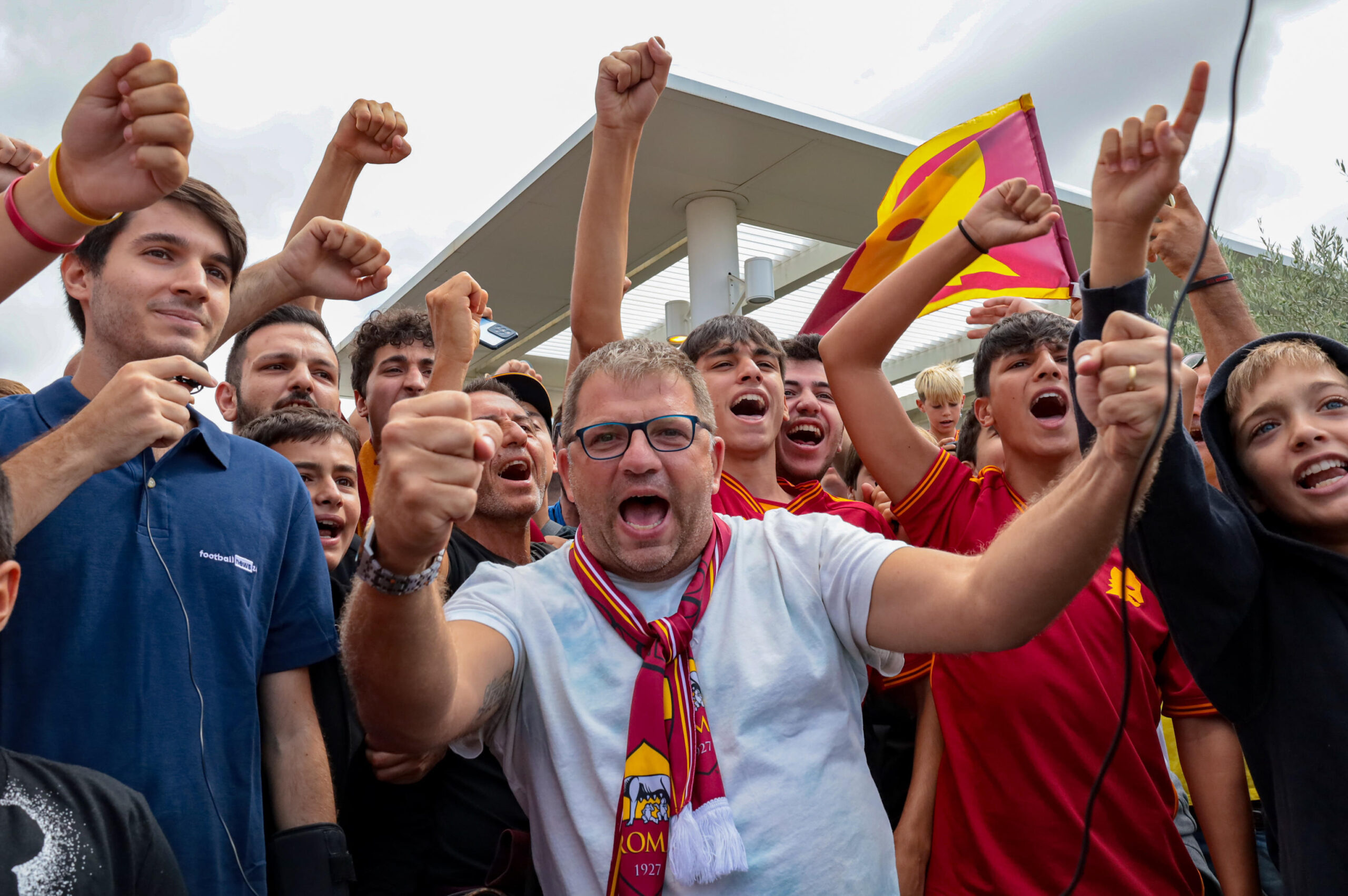 Tifosi della Roma in attesa dell'arrivo all'Aeroporto di Ciampino di Romelu Lukaku, Roma, 29 Agosto 2023. ANSA/TELENEWS