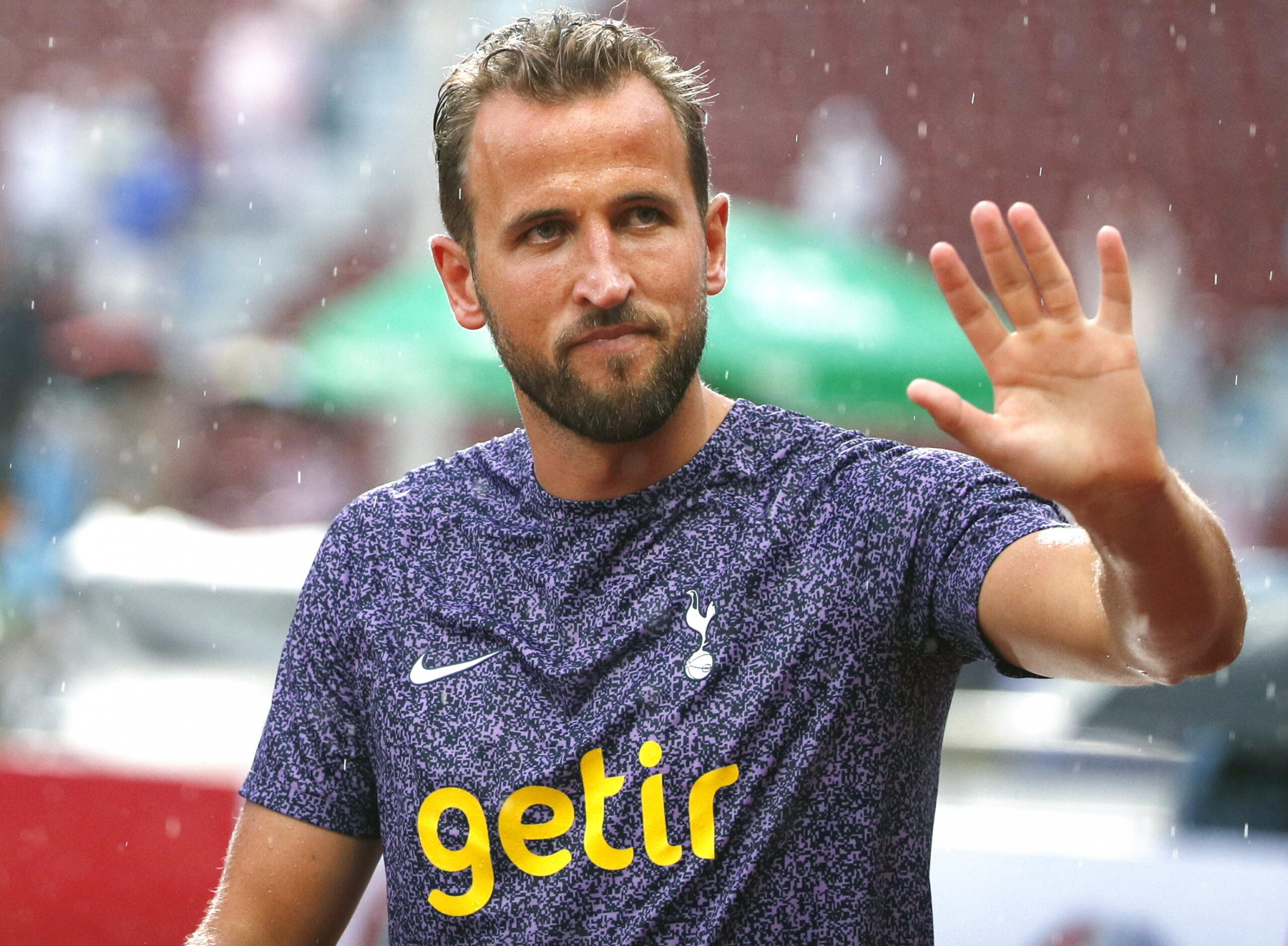 Tottenham Hotspur's Harry Kane thanks soccer fans after the preseason friendly soccer match between Tottenham Hotspur and Leicester City was cancelled due to the unplayable pitch at Rajamangala National Stadium in Bangkok, Thailand, 23 July 2023. ANSA/RUNGROJ YONGRIT