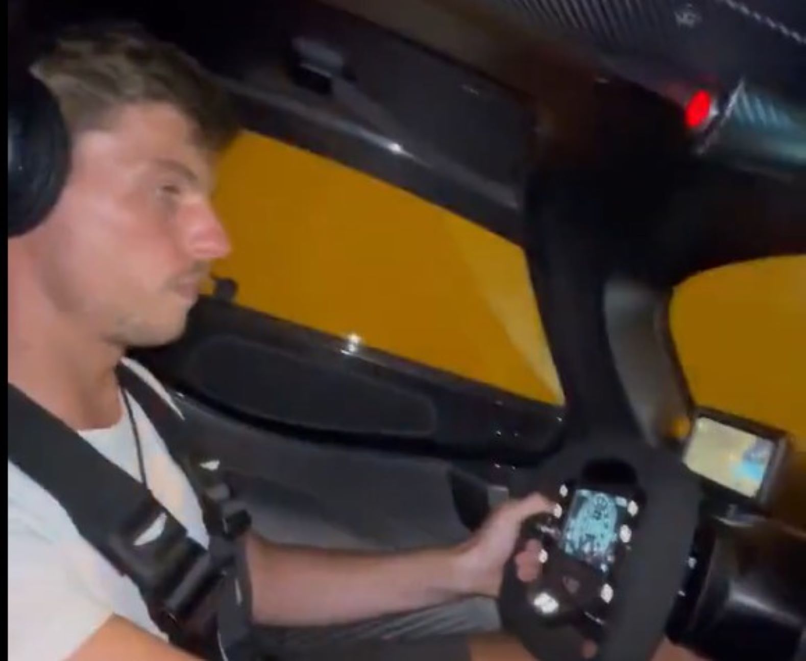 Max Verstappen beccato a sfrecciare su un’autostrada francese – Il video