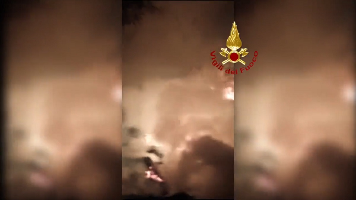 roma incendio discarica abusiva ponte mammolo