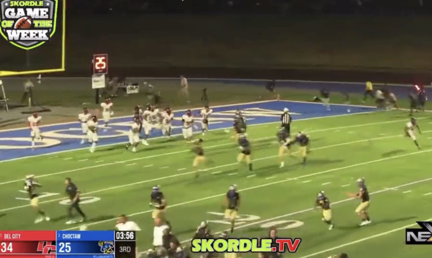 Sparatoria alla partita di football in Oklahoma, scoppia il panico in campo: 4 feriti – Il video