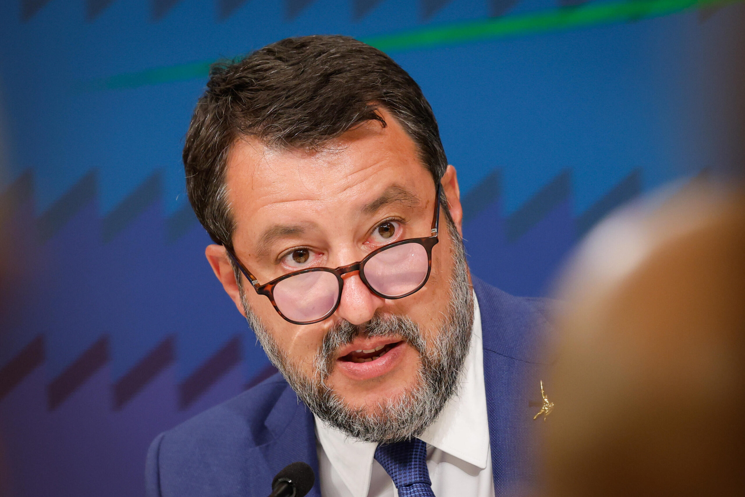 «Devi morire mafioso del c***o». Il ministro Salvini riceve minacce di morte e annuncia querela