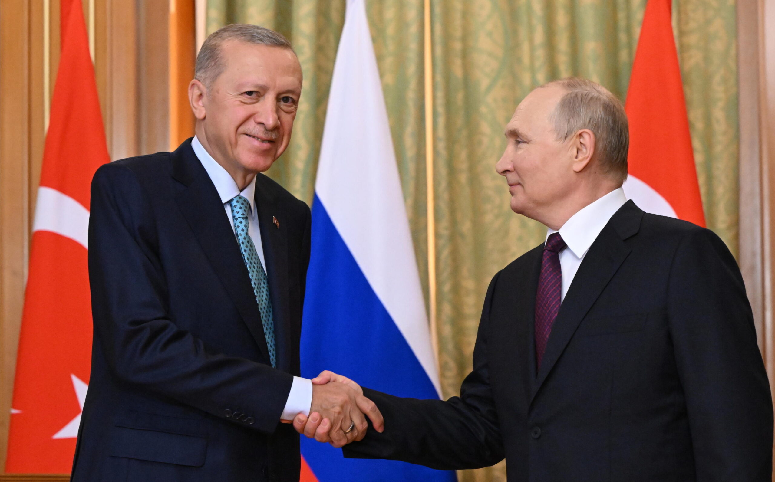 Ucraina, spiraglio di tregua. Putin: «Trattiamo il 15 maggio». La telefonata con Erdogan: «La Turchia è pronta a ospitare i negoziati»