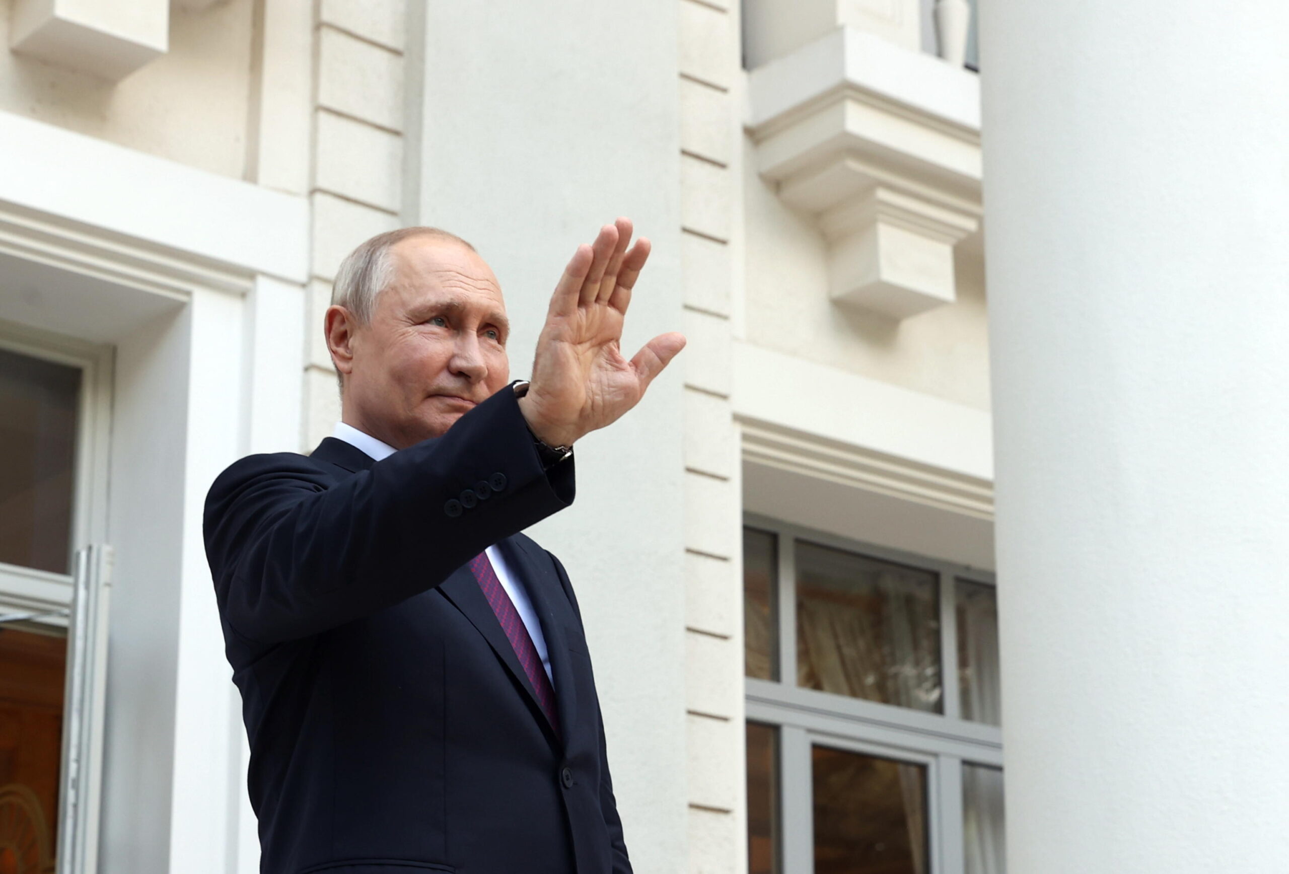 epa10840073 Russian President Vladimir Putin waves at Turkish President Recep Tayyip Erdogan (not pictured) after their meeting at the Rus health resort, in Sochi, Russia, 04 September 2023. Russia is ready to revive the grain deal after all the conditions of Moscow are met, Russian President Vladimir Putin said following talks with his Turkish counterpart Tayyip Recep Tayyip Erdogan.  EPA/MIKHAEL KLIMENTYEV/SPUTNIK/KREMLIN POOL MANDATORY CREDIT
