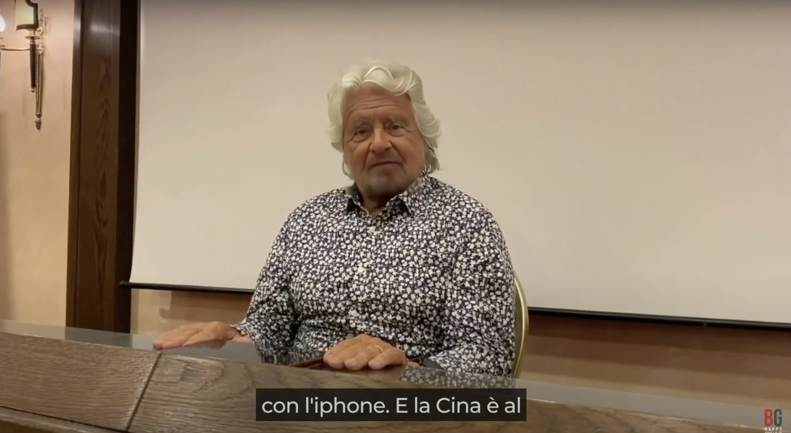 Il videomessaggio in cinese di Beppe Grillo: «Ho chiesto all’ambasciatore di Pechino di aprire la Via del Basilico» – Il video