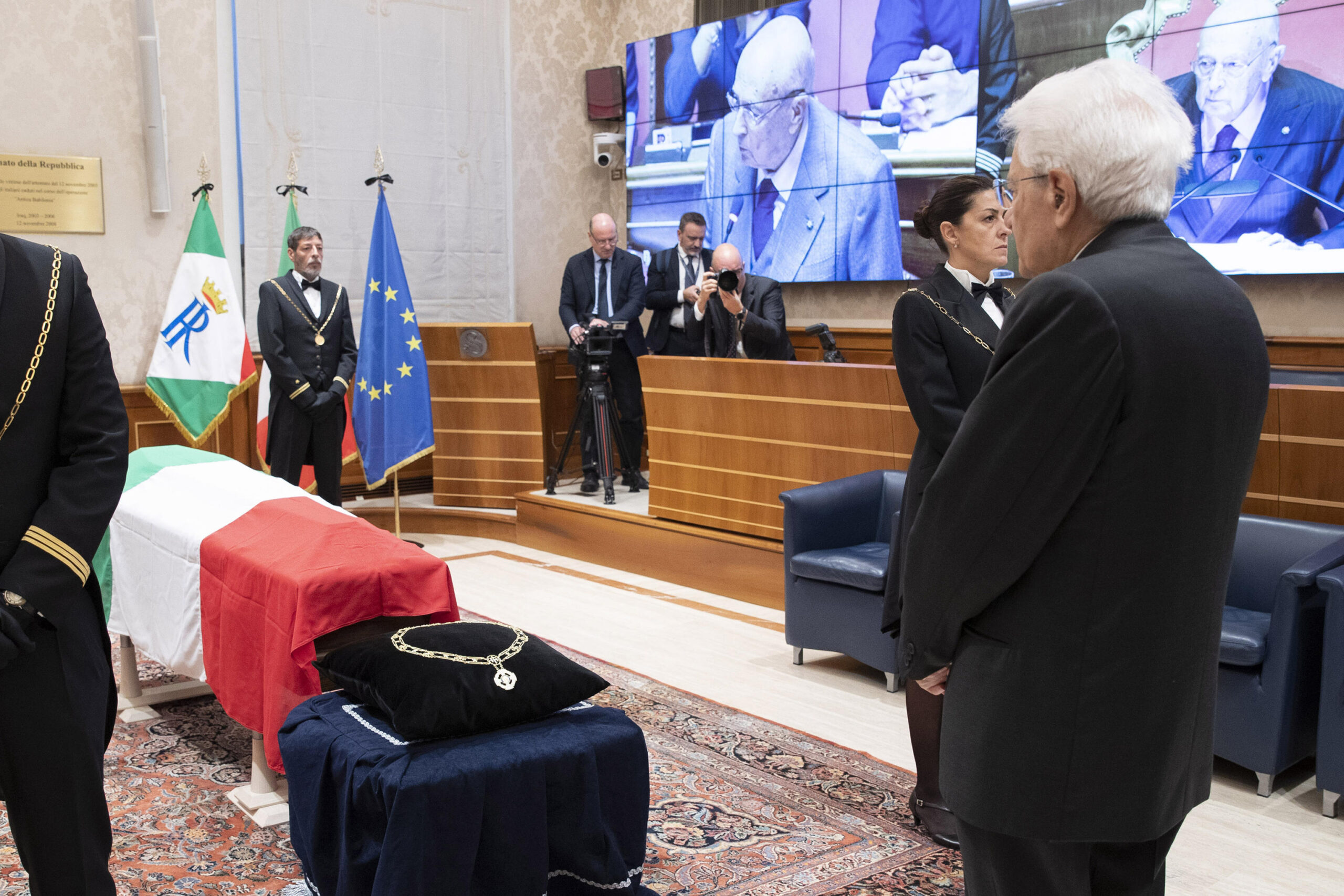 Italian President Sergio Mattarella pays homage to the burialchambre of President Emeritus Giorgio Napolitano in the Senate in Rome, Italy, 24 September 2023.
ANSA/QUIRINALE Francesco Ammendola - Ufficio per la Stampa e la Comunicazione della Presidenza della Repubblica
+++ ANSA PROVIDES ACCESS TO THIS HANDOUT PHOTO TO BE USED SOLELY TO ILLUSTRATE NEWS REPORTING OR COMMENTARY ON THE FACTS OR EVENTS DEPICTED IN THIS IMAGE; NO ARCHIVING; NO LICENSING +++ NPK +++