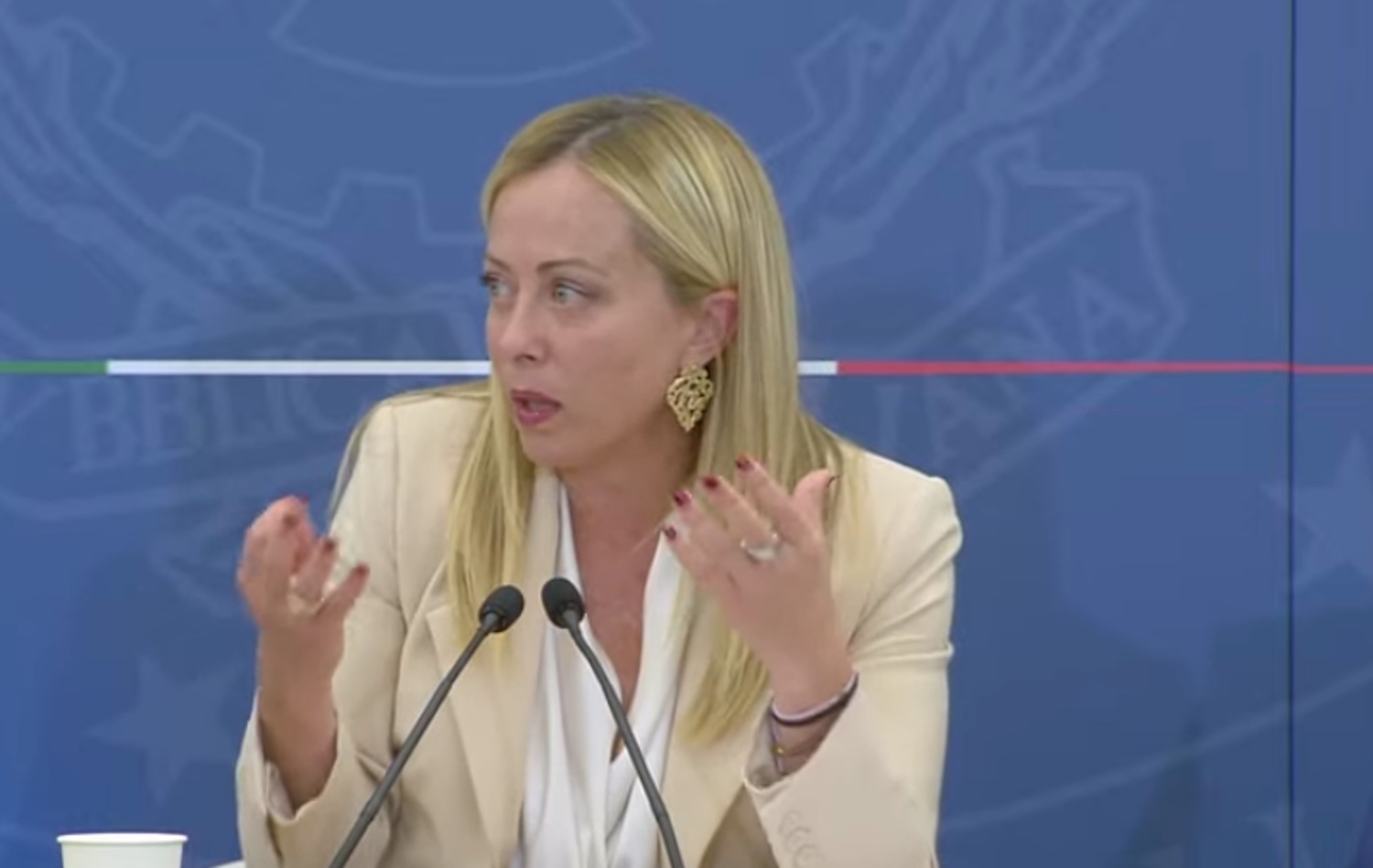 Meloni sulla criminalità giovanile: «Caivano sarà un modello. Ora un freno per i criminali che usano i minori. A Cutolo la medaglia d’oro» –  Il video