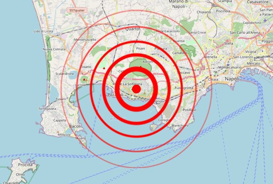 Terremoto a Napoli, scossa di magnitudo 4.2. Campi Flegrei, continua lo sciame sismico: «Il più forte da 40 anni»