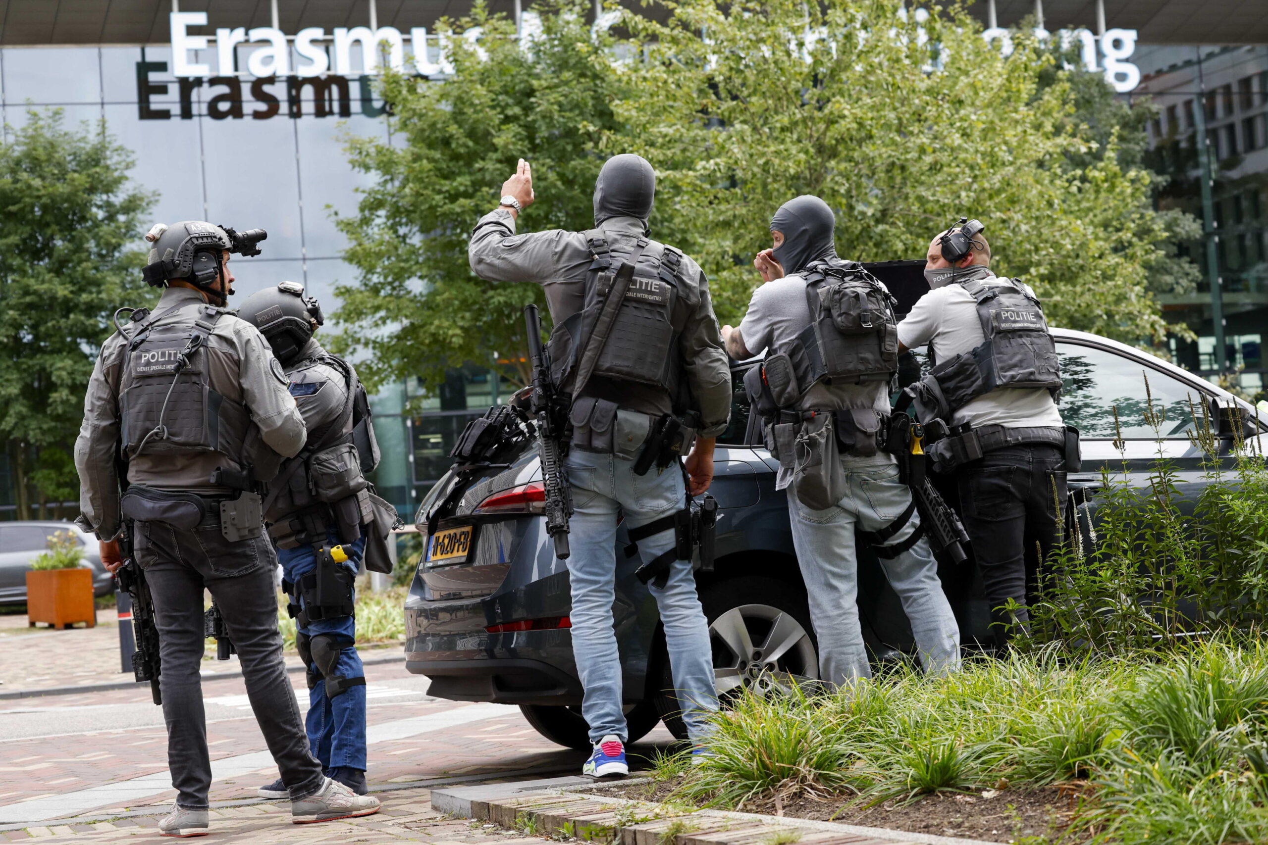 Rotterdam, sparatoria in un ospedale: arrestato un 32enne. La polizia: «Almeno due vittime, è stata un’azione mirata» – I video