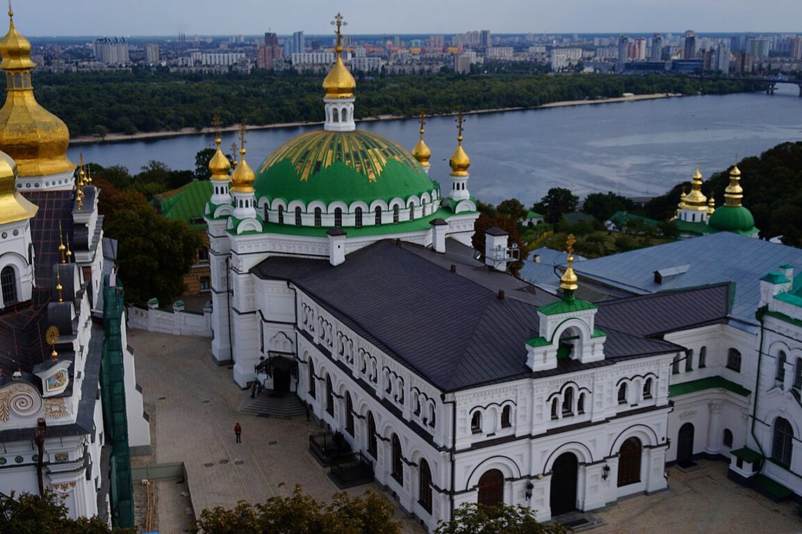 Ucraina Il Parlamento Approva La Messa Al Bando Della Chiesa Ortodossa Legata A Mosca Un Voto 