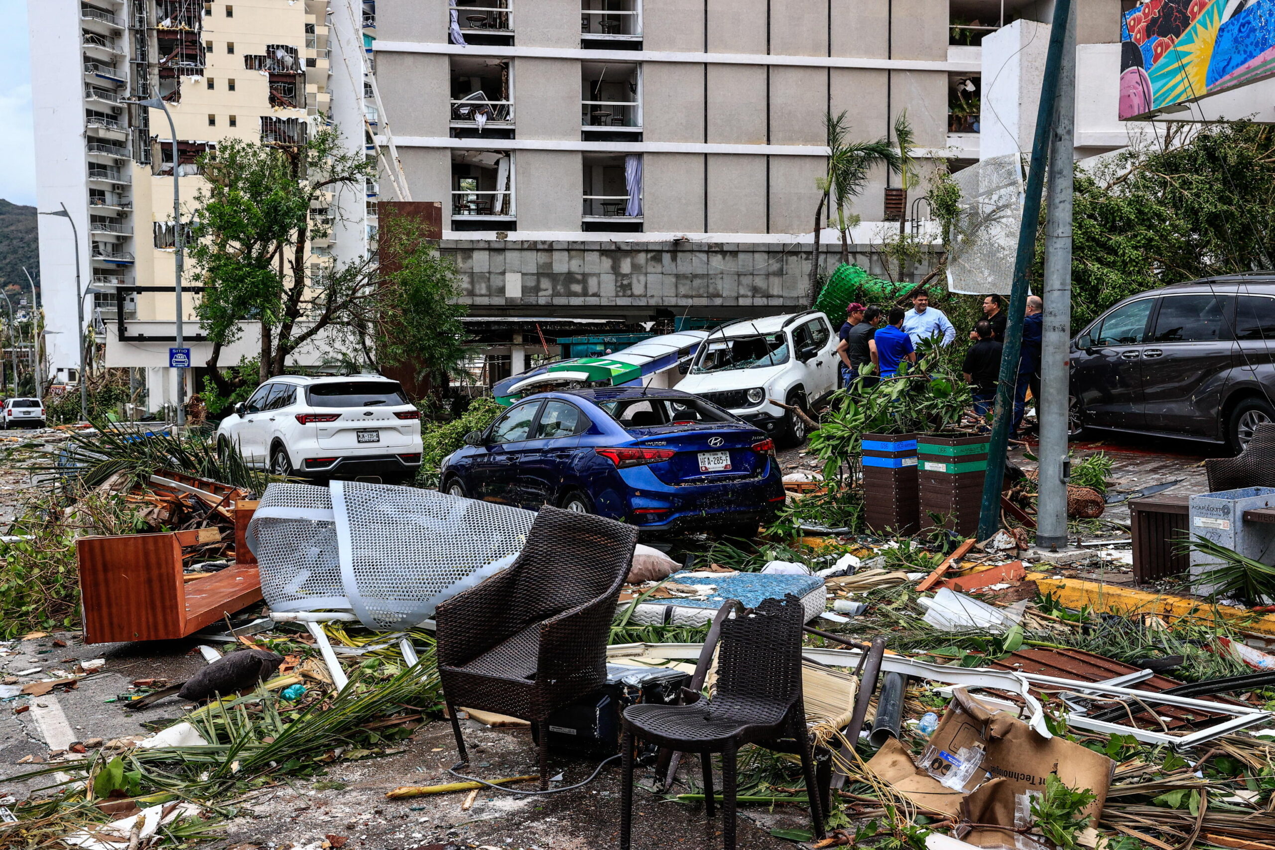 epa10941031 View of debris on a street affected by Hurricane Otis in the beach resort of Acapulco, in the state of Guerrero, Mexico, 26 October 2023. Mexico's government reported that at least 27 dead and four missing, after the passage of Hurricane Otis along the country's Pacific coast.  EPA/David Guzman