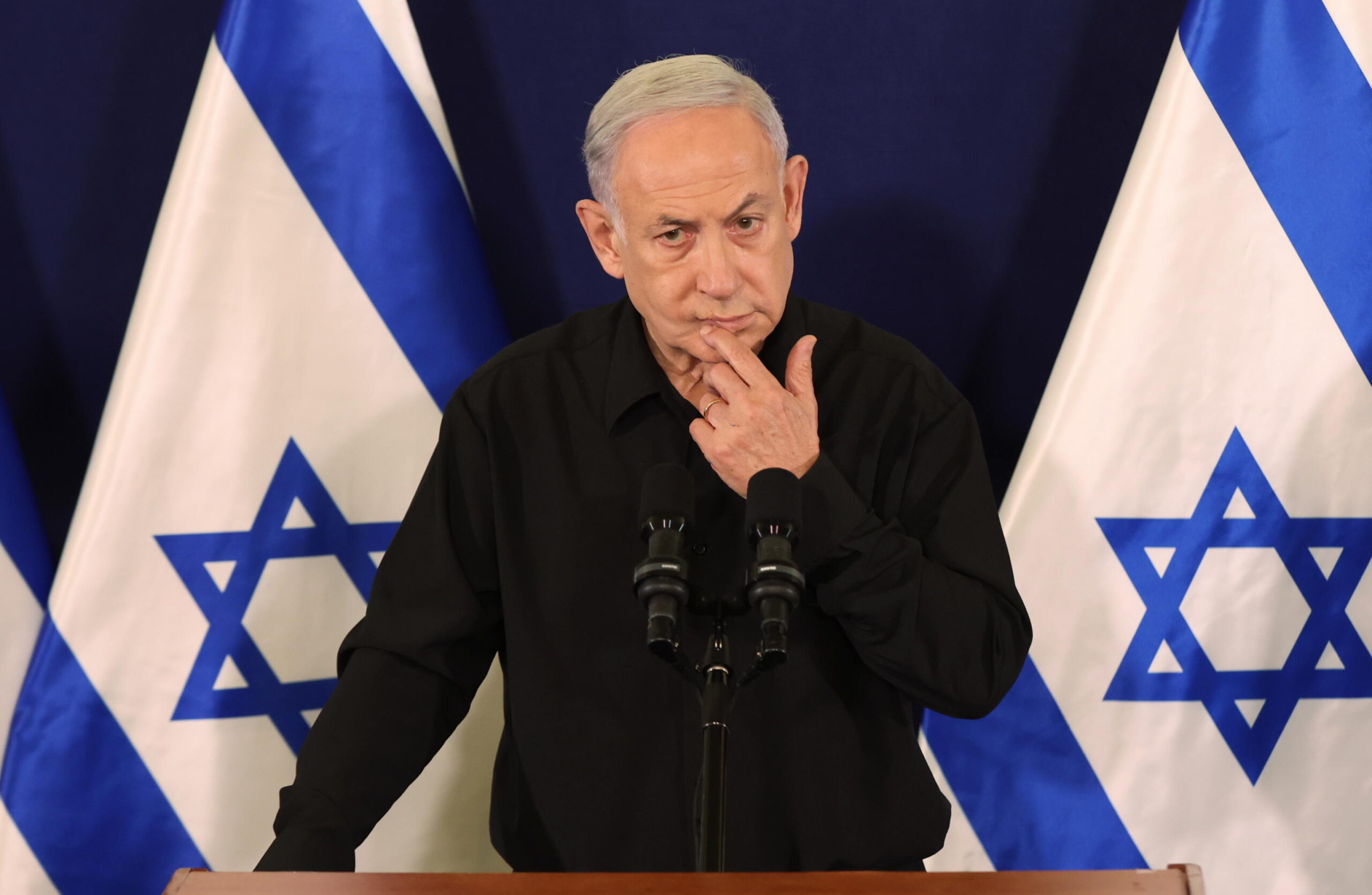 «Netanyahu deve essere rimosso, meglio un governo di unità nazionale senza di lui».  La mossa del rivale Yair Lapid mette in difficoltà il primo ministro israeliano