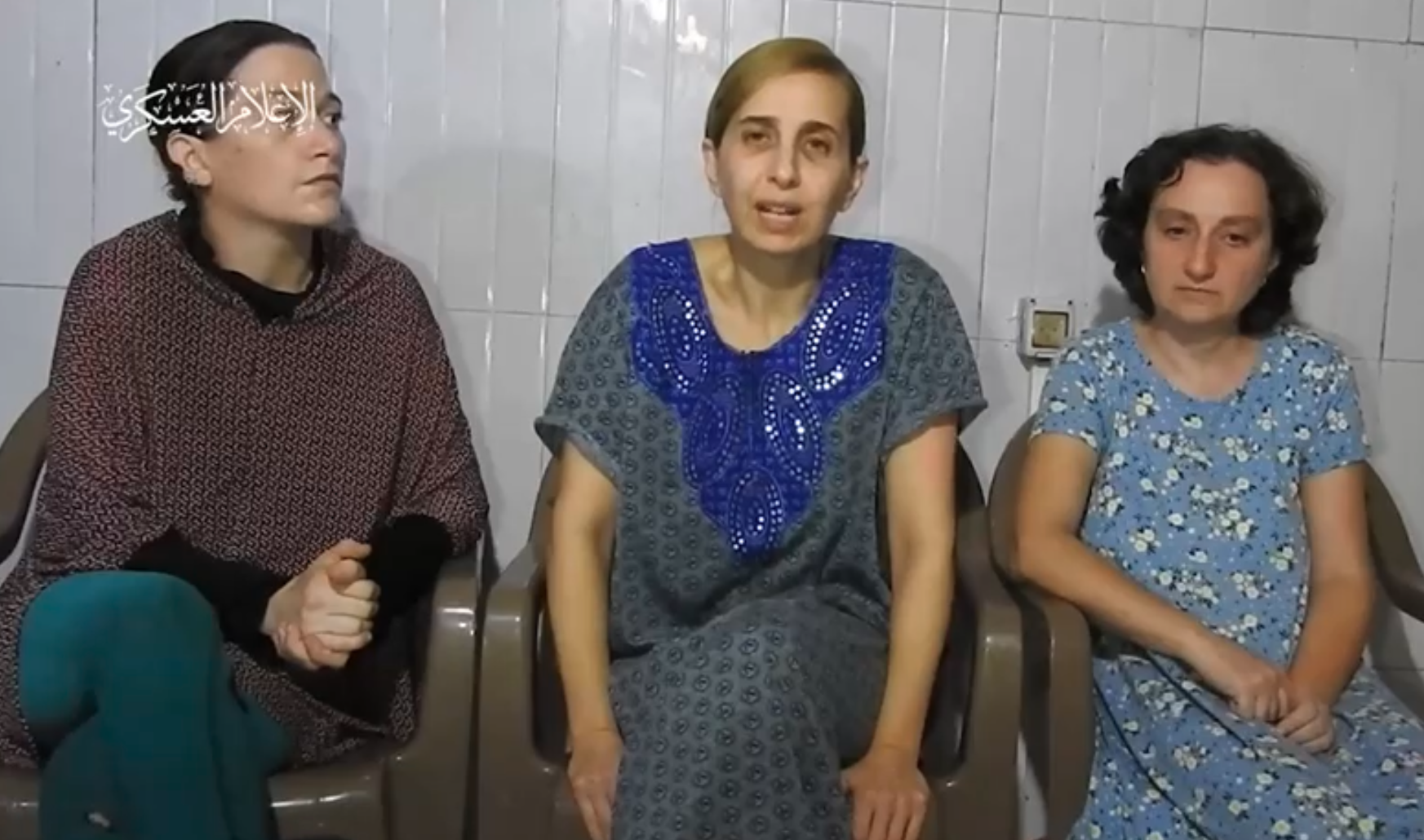 Hamas diffonde l’appello a Netanyahu di tre donne ostaggio: «Paghiamo il tuo fallimento, ora libera detenuti palestinesi e riportaci a casa» – Il video