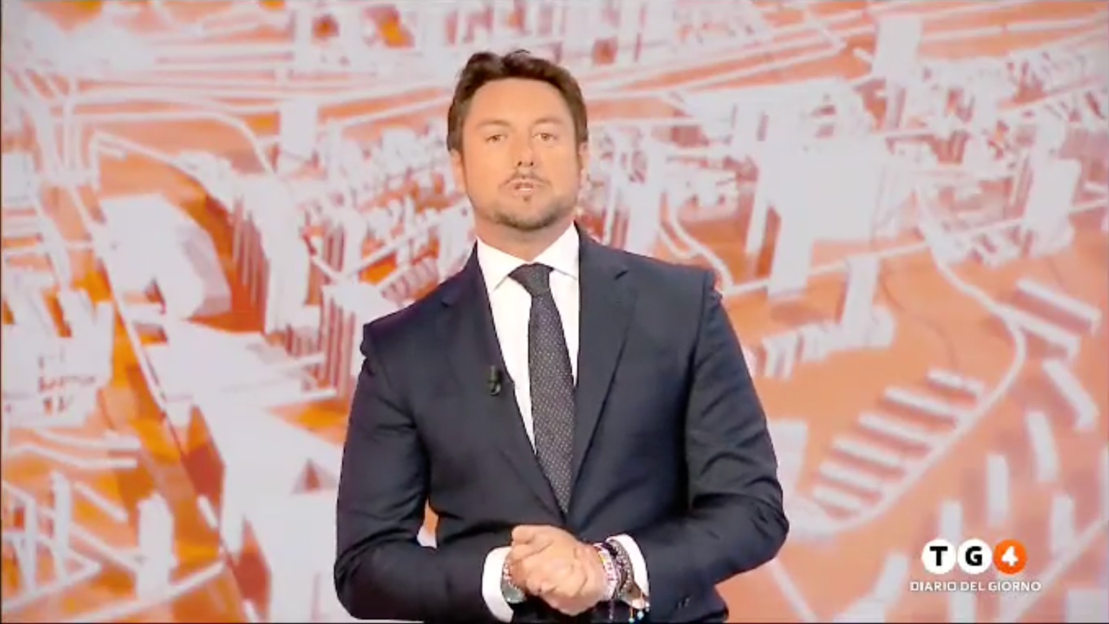 «Transumanza» dei migranti in Italia, ora Giambruno si scusa: «Termine inopportuno, ma non sono razzista» – Il video