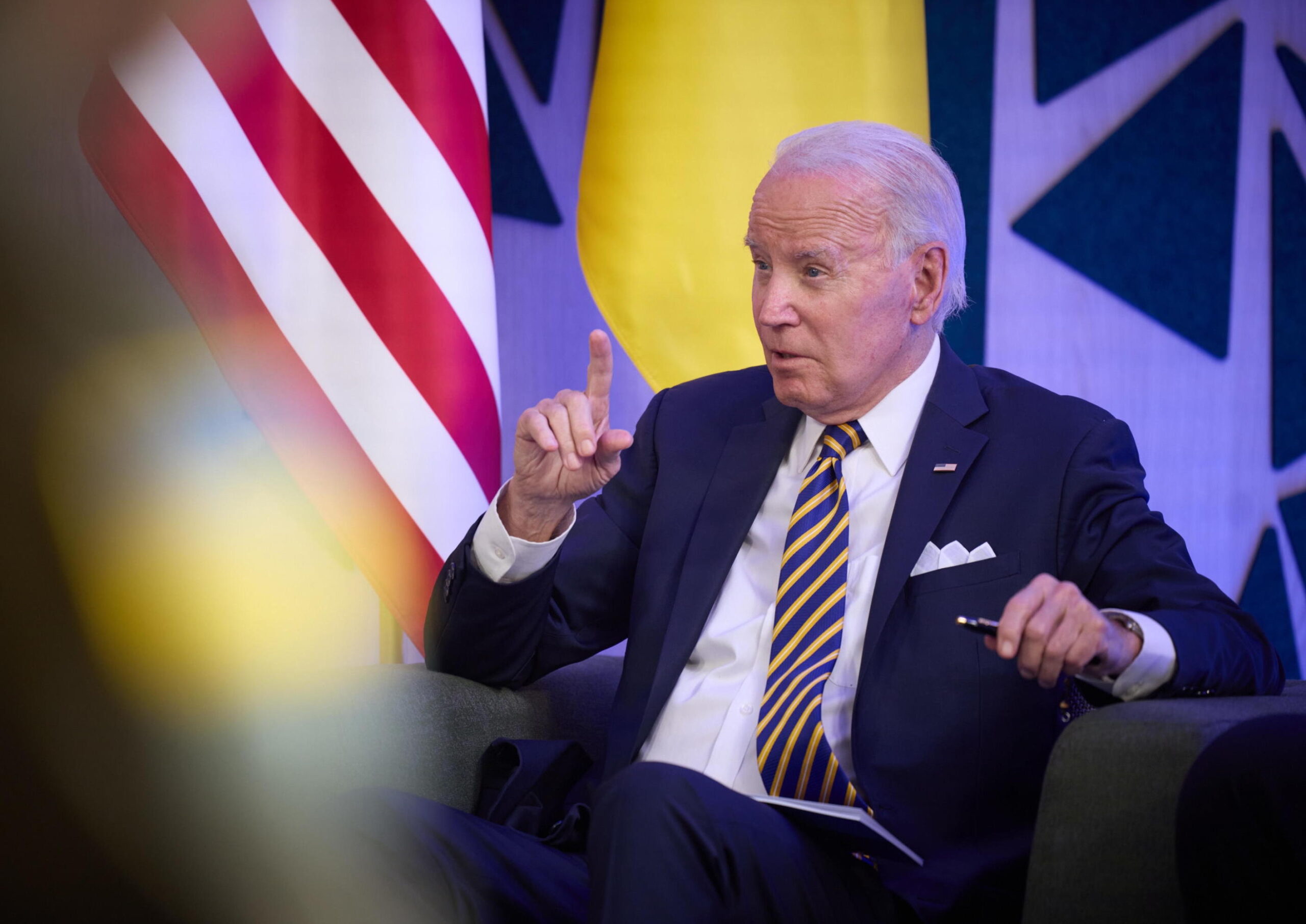 Usa, Biden corre ai ripari dopo lo stop del Congresso agli aiuti a Kiev: «Non possiamo darla vinta a Putin»