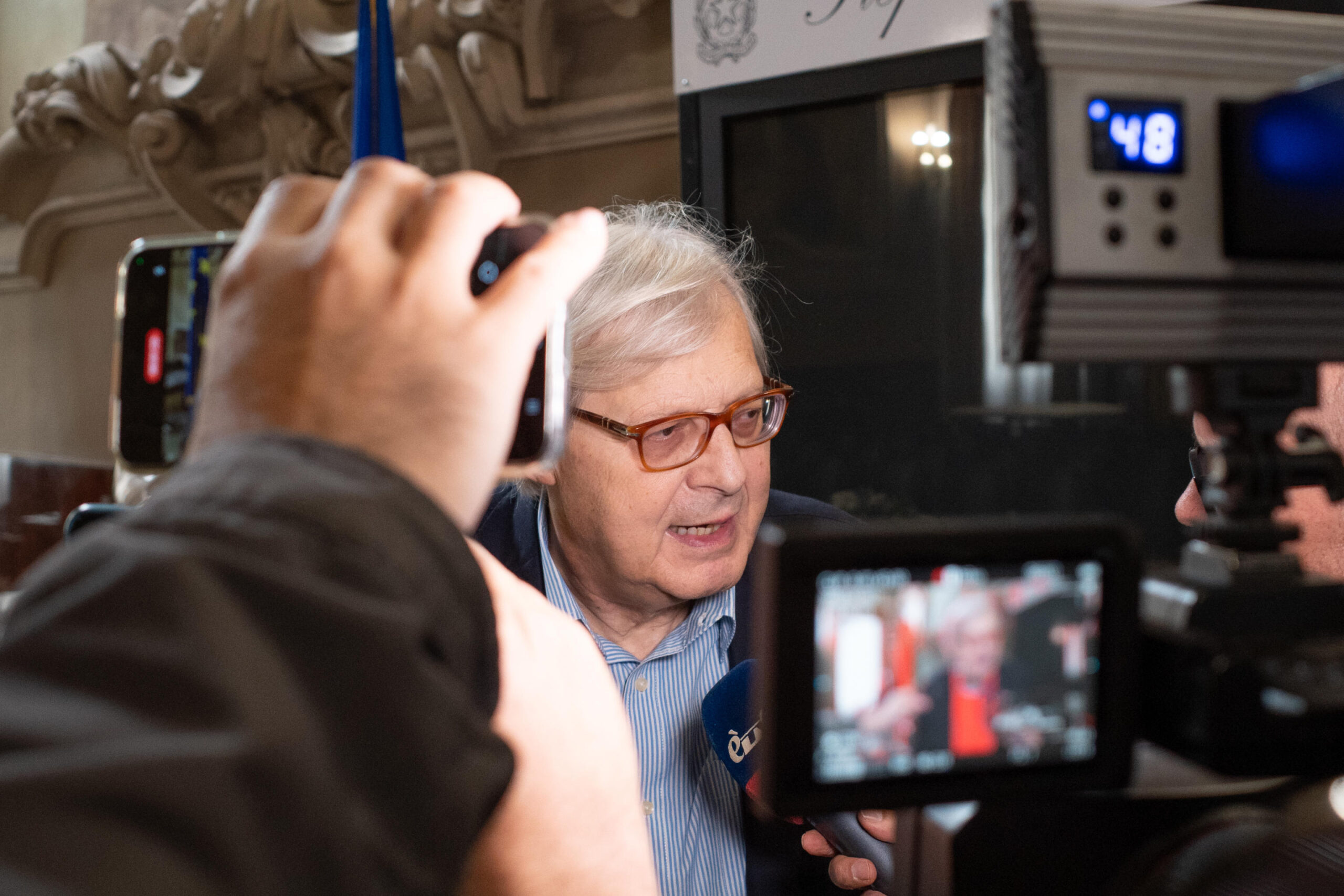 "Sgarbi intervistato in Prefettura" "Bologna/ 25 ott 2023" ANSA/MAX CAVALLARI