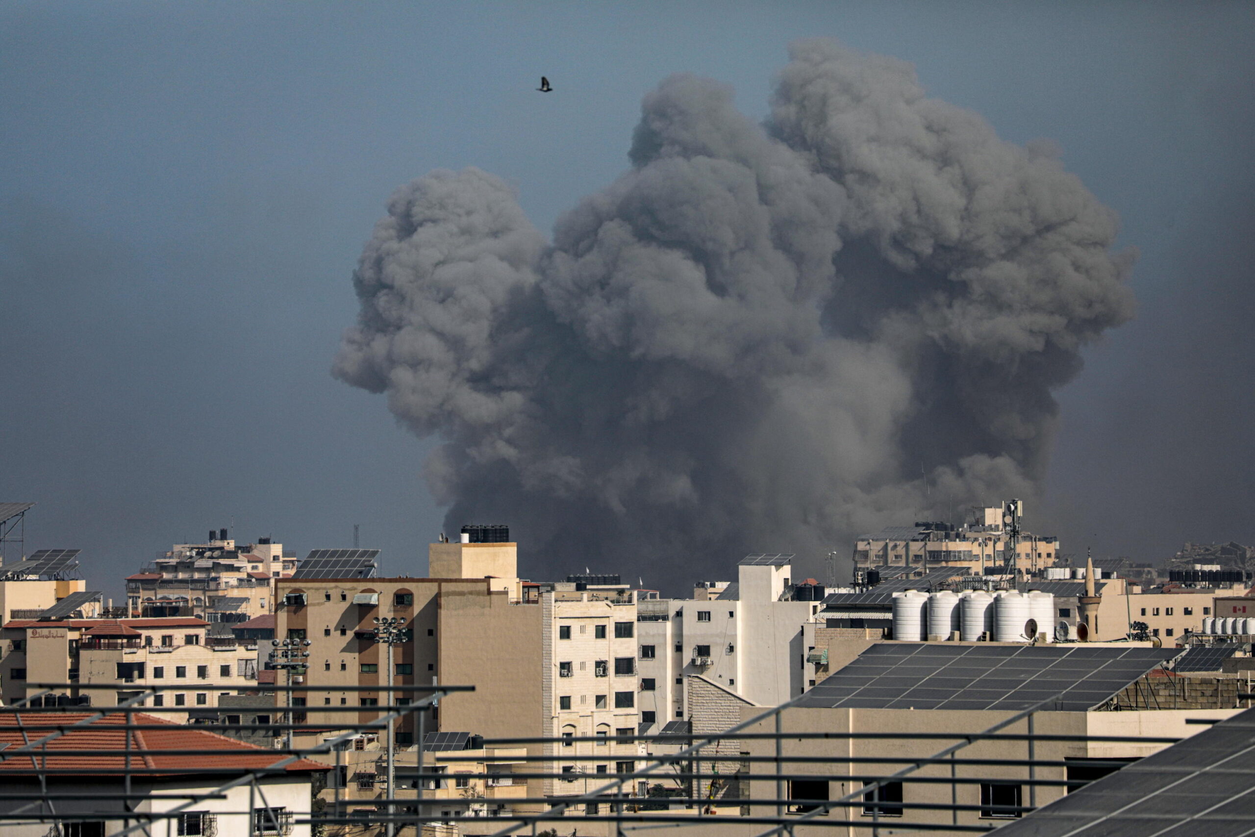Gaza está bajo asedio e Israel se encamina hacia un ataque final.  Von der Leyen: “Está claro que Hamás está utilizando a civiles como escudos humanos”.  Abriendo el cruce de Rafah
