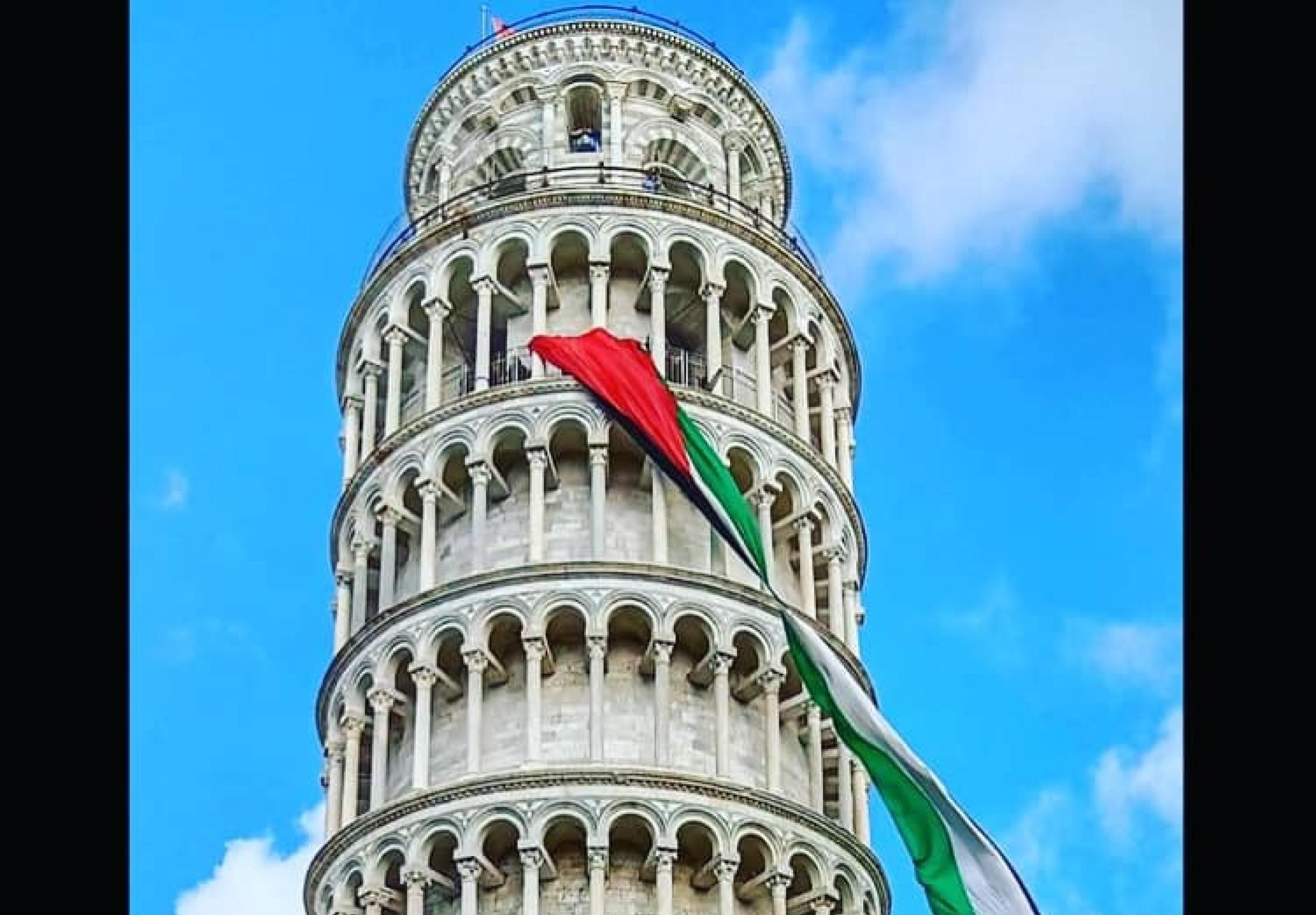 Blitz di una quindicina di studenti aderenti ai movimenti antagonisti che hanno fatto irruzione all'interno della Torre di Pisa, superando i controlli, e hanno esposto una maxi bandiera della Palestina dal campanile più famoso del mondo, 17 novembre 2023. 
FACEBOOK RISCATTO PISA 
+++ ATTENZIONE LA FOTO NON PUO' ESSERE RIPRODOTTA SENZA L'AUTORIZZAZIONE DELLA FONTE CUI SI RINVIA +++ NPK++