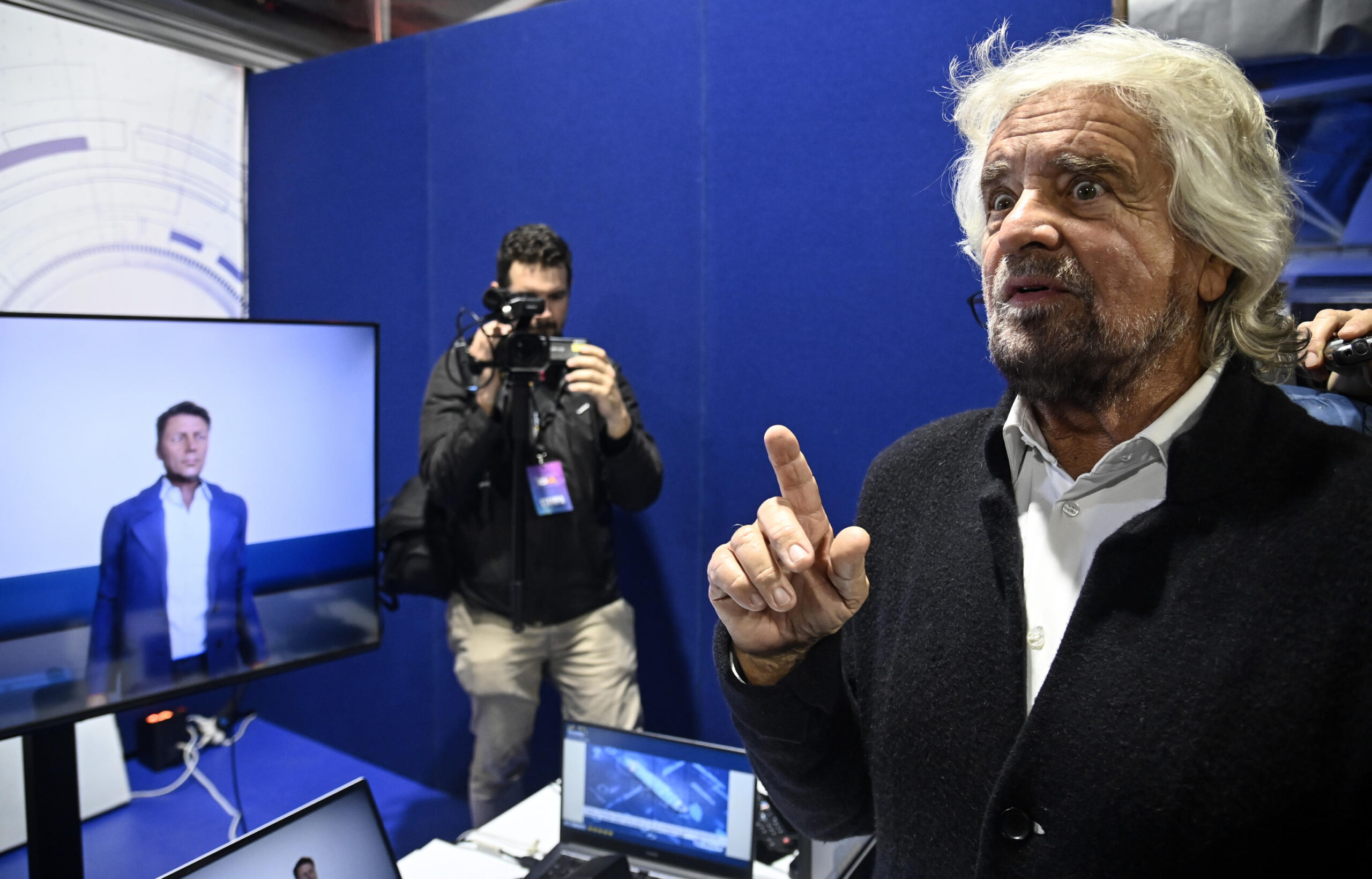 Il fondatore del M5S, Beppe Grillo, all'evento sull'intelligenza artificiale organizzato dal M5S a Roma, 18 novembre 2023.
ANSA/RICCARDO ANTIMIANI