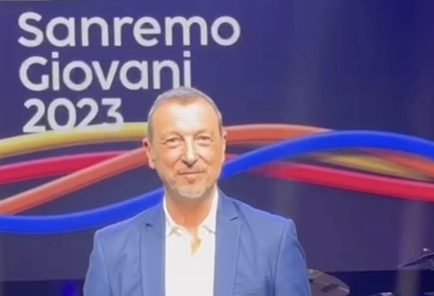Amadeus svela gli otto finalisti di Sanremo Giovani: chi partecipa alla gara del 19 dicembre – Il video