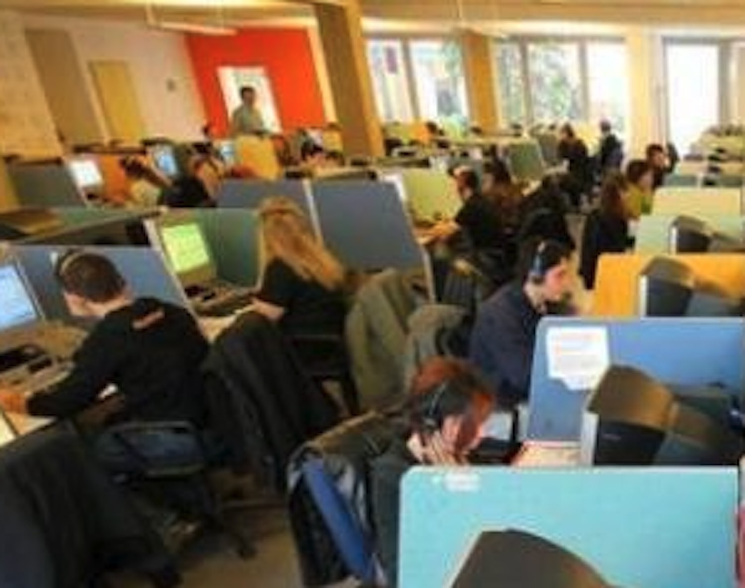 Licenziato per una bestemmia, altro caso nel call center a Bologna: «Ce  l'aveva col sistema». Scatta lo sciopero - Open