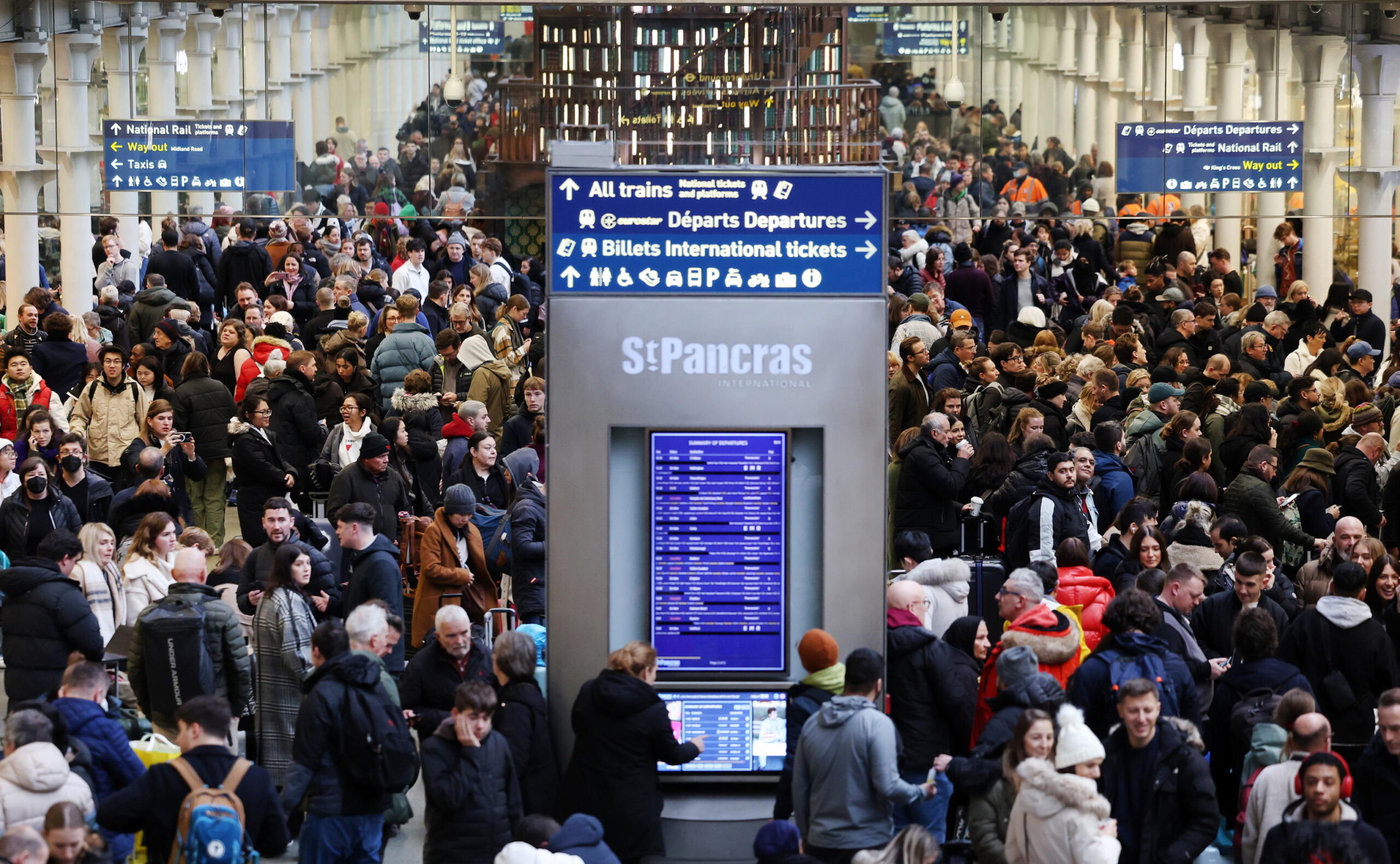epa11049214 Passengers at Eurostar terminal at St.Pancras International railway station in London, Britain, 30 December 2023. Flooding in southern England has caused numerous cancellations of Eurostar services from London St.Pancras. Thousands of passengers have had travel plans disrupted from Londons St.Pancras due to weather conditions along Britains southern coast.  EPA/ANDY RAIN