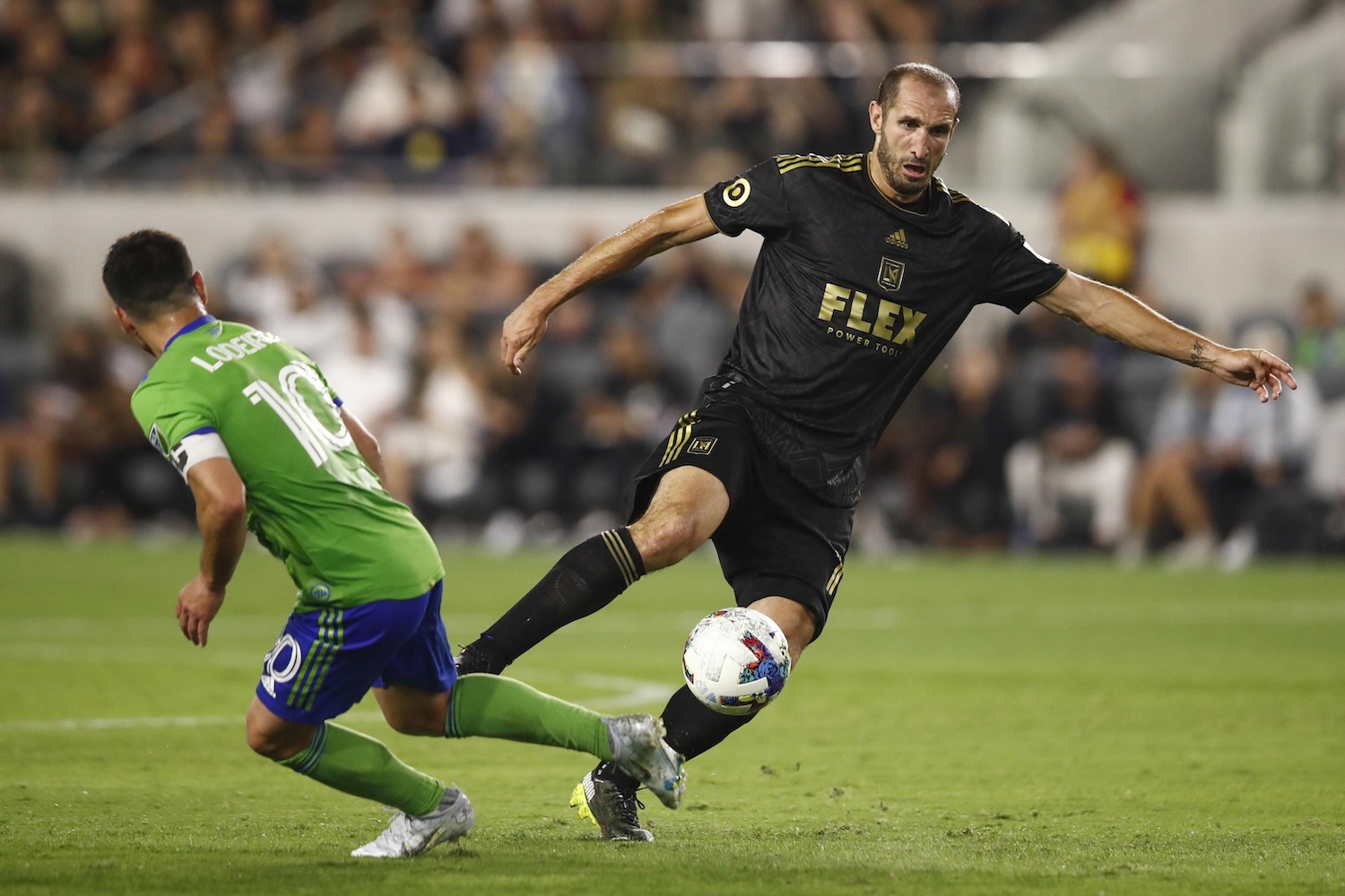 epa10098072 Seattle Sounders midfielder NicolÃ¡s Lodeiro (L) and Los Angeles FC defender Giorgio Chiellini (R) in action. during the first half of the Major League Soccer game between the Los Angeles Football Club (LAFC) and the Seattle Sounders FC at Bank of California Stadium in Los Angeles, California, USA, 29 July 2022.  EPA/CAROLINE BREHMAN