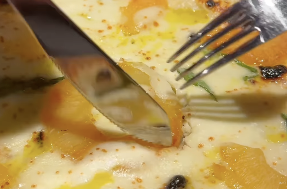 Sorbillo e la pizza all’ananas che non piace ai “puristi”: «100 pizzaioli napoletani sono morti improvvisamente»  – Il video