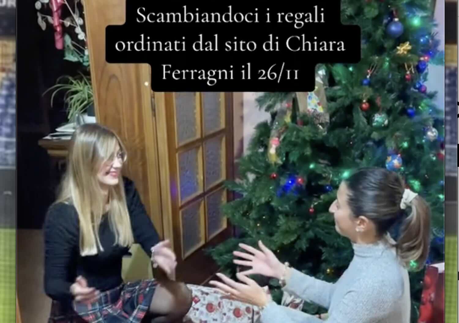 I pacchi in ritardo dei prodotti di Chiara Ferragni, altre scuse ai clienti: «Colpa delle troppe vendite…» – Il video