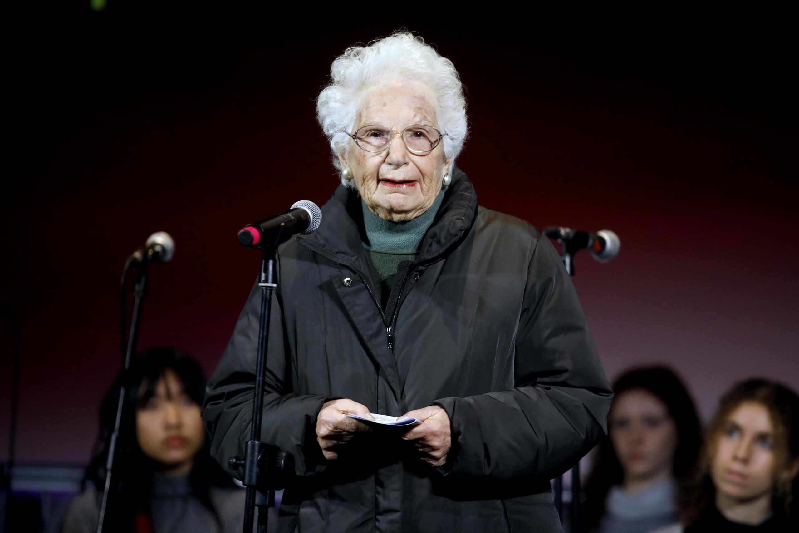 La senatrice a vita Liliana Segre interviene durante la cerimonia commemorativa "Coloro che non hanno memoria del passato sono condannati a ripeterlo" organizzata dalla Comunità di Sant'Egidio a 80 anni dalla partenza del treno per Auschwitz al Memoriale della Shoah a Milano, 30 gennaio 2024. ANSA/MOURAD BALTI TOUATI