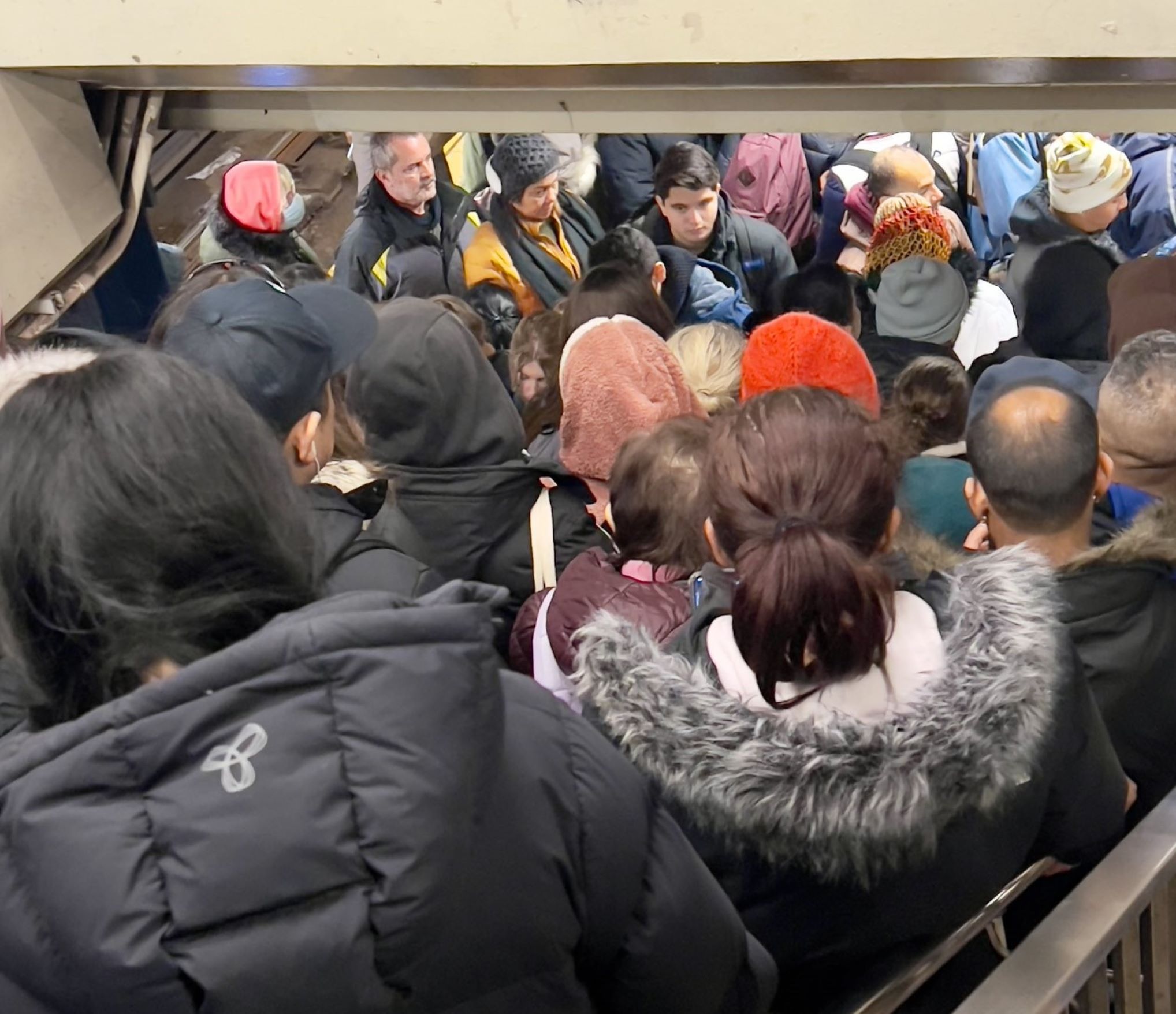 New York, incidente nella metro. Due treni si scontrano, circolazione in tilt – Il video