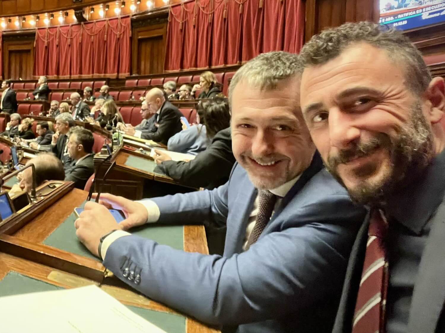 Parte Un Colpo Dalla Pistola Del Deputato FdI, Paura Alla Festa Di ...