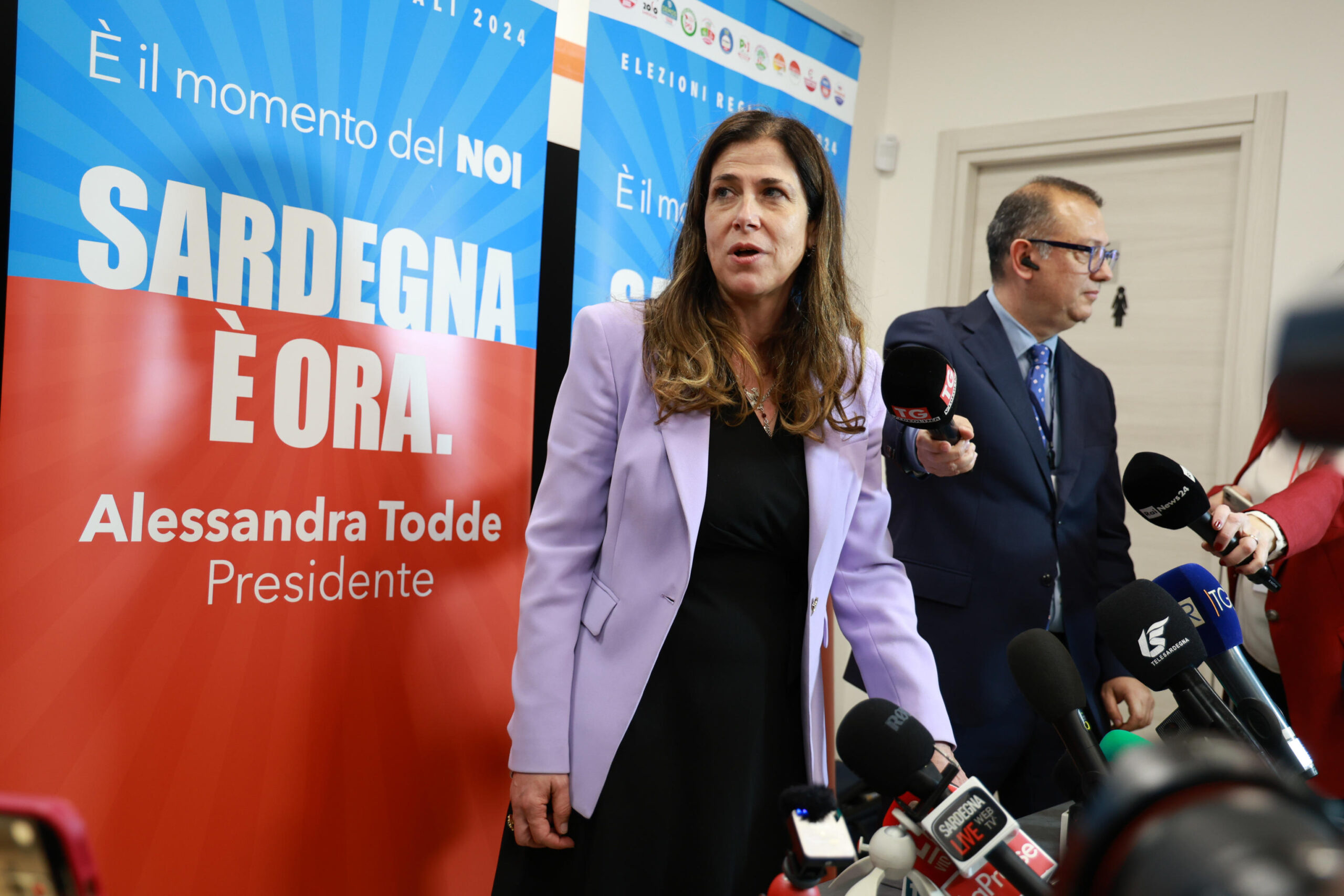 Alessandra Todde in conferenza stampa al quartier generale, Carbonia (Cagliari, 26 febbraio 2024. ANSA / Fabio Murru