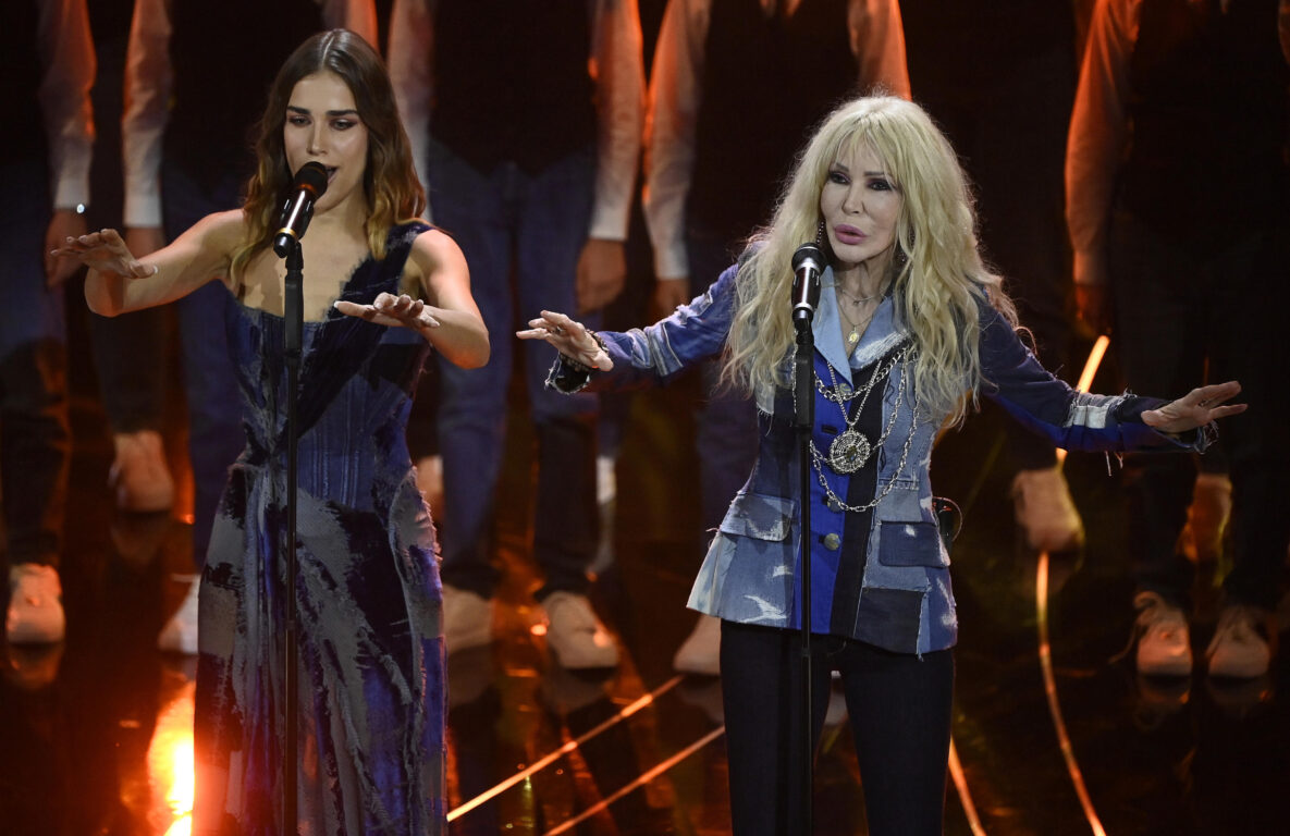 Sanremo 2024, Clara e Ivana Spagna portano sul palco la colonna sonora de «Il re leone» - Il video - Open