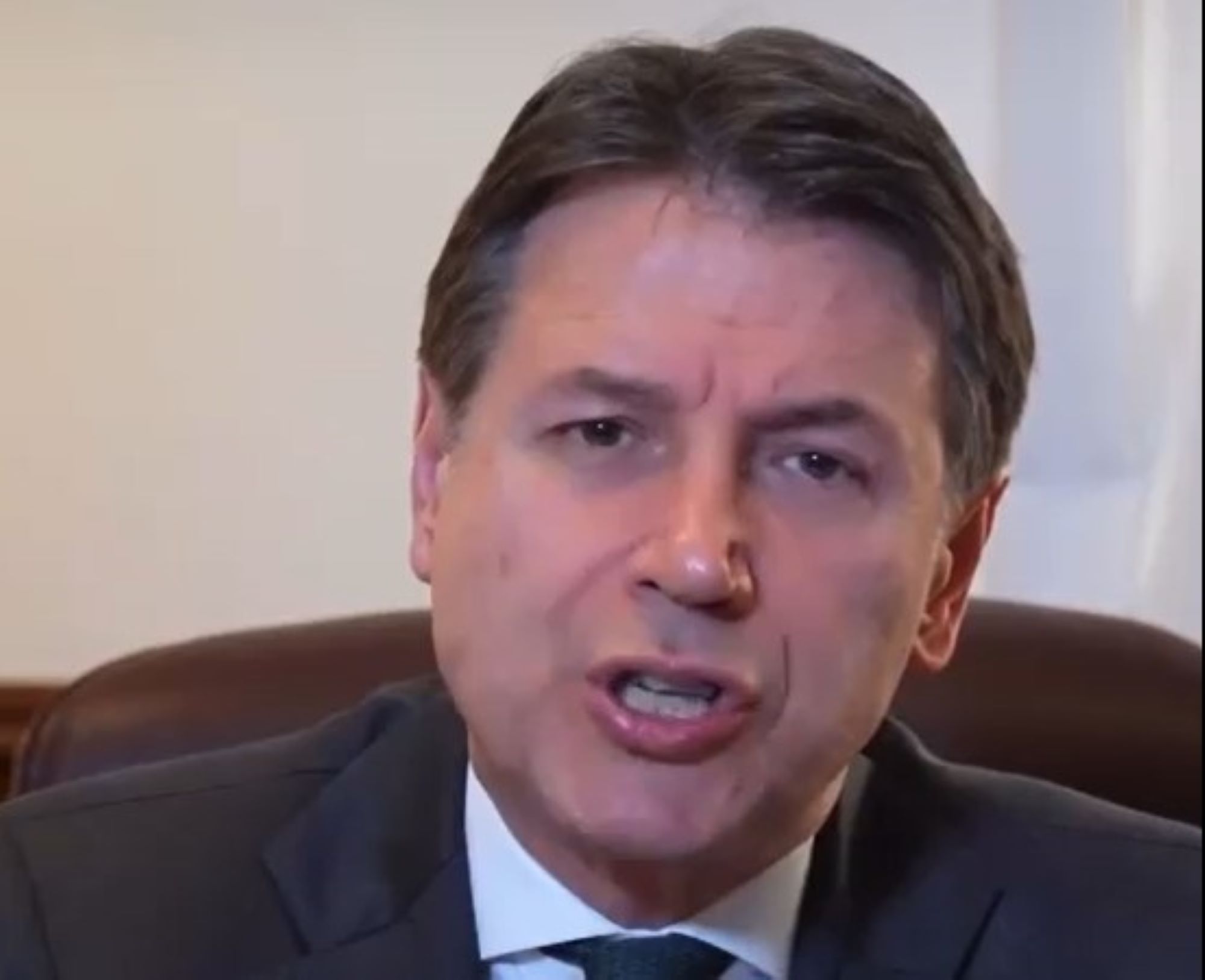 Conte ci riprova, dopo il salario minimo ecco un altro cavallo di battaglia: la settimana corta di lavoro – Il video