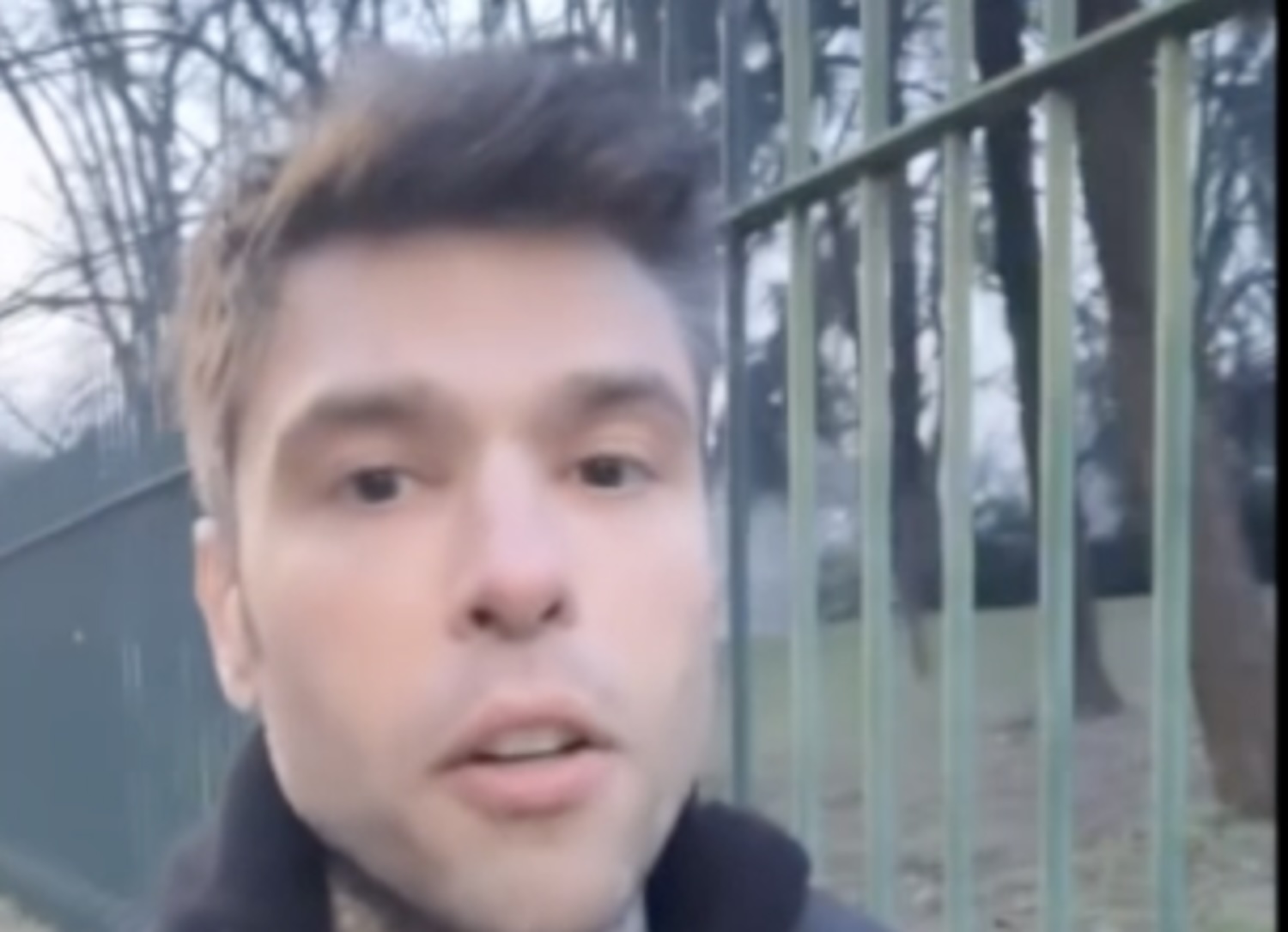 Fedez non molla e invita di nuovo Selvaggia Lucarelli: «Facile fare la bulletta, vieni o non vieni?» – Il video