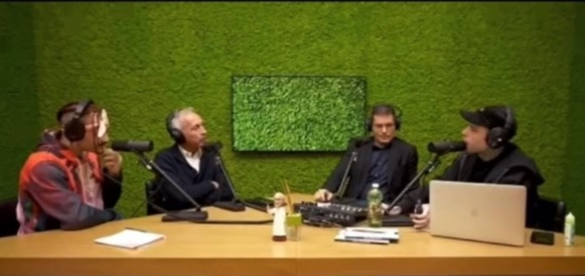 Travaglio difende Selvaggia Lucarelli: «Fedez, ma tu che titolo hai per criticare chi fa la giornalista?» – Il video