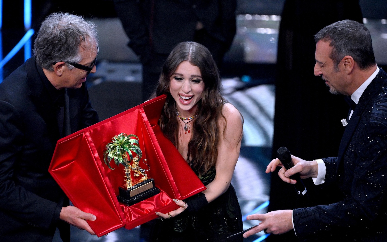 Italian singer Angelina Mango  (C) after winning the Sanremo Italian Song Festival with Alberto Biancheri, mayor of Sanremo (L) and Sanremo Festival host and artistic director Amadeus (R) on stage at the Ariston theatre during the 74th Sanremo Italian Song Festival, Sanremo, Italy, 10
February 2024. The music festival will run from 06 to 10
February 2024. ANSA/ETTORE FERRARI