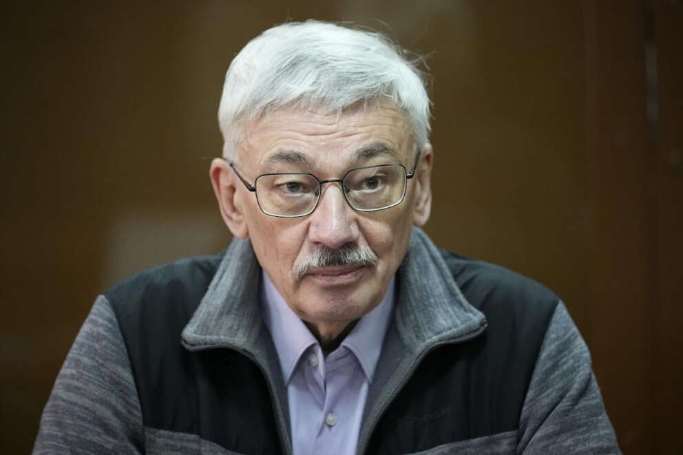 Russia, il dissidente premio Nobel Orlov condannato a due anni e mezzo di carcere